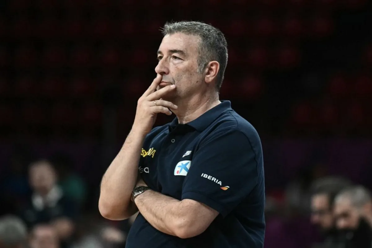 Spain's Spanish coach Miguel Mendez looks on during the FIBA Women's EuroBasket 2025 quarter-final match between Spain and Czech Republic at the Peace and Friendship Stadium in Piraeus near Athens on June 25, 2025. Angelos Tzortzinis / AFP