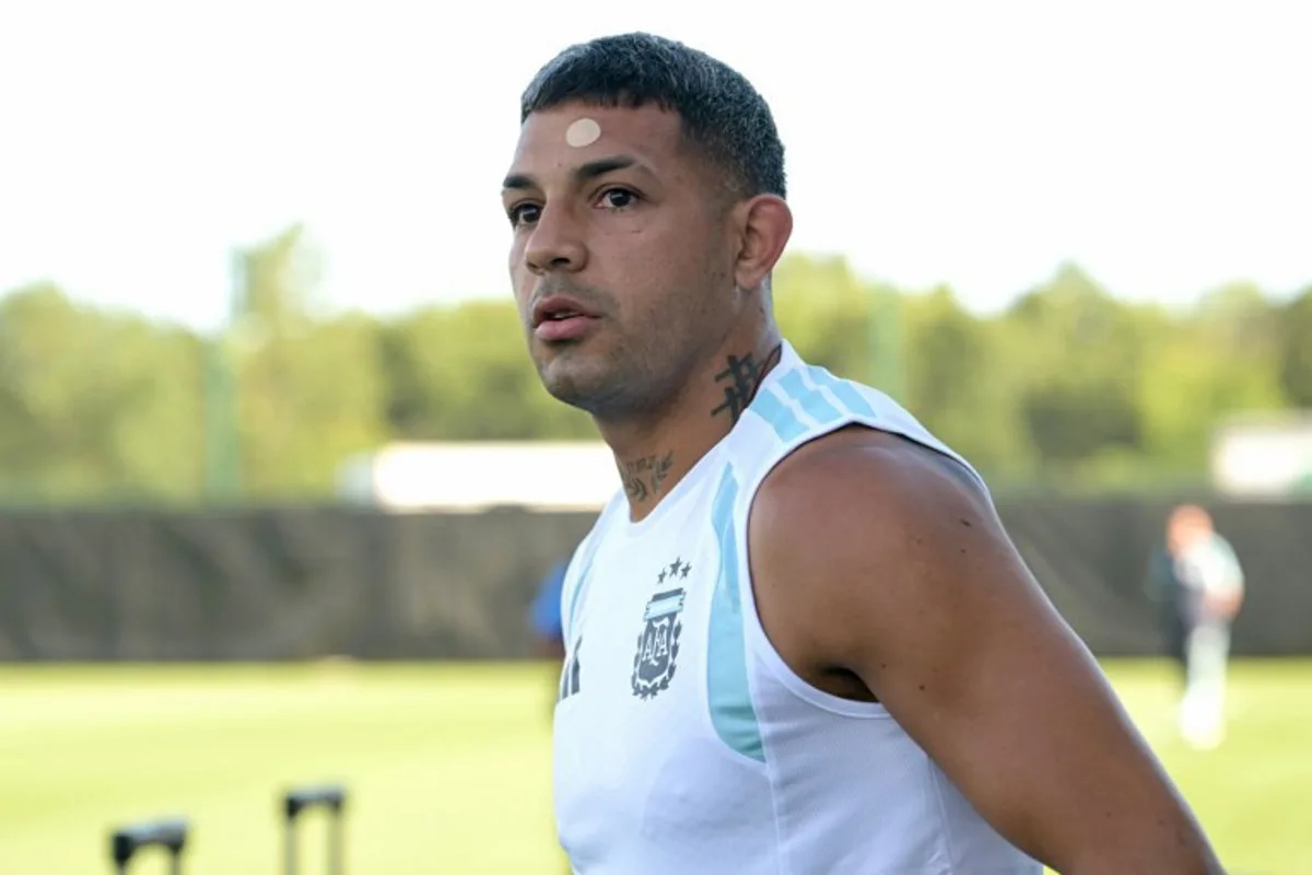 Argentina's defender #25 Facundo Medina arrives for a training session at Sporting KC Training Centre in Kansas City on July 10, 2026, on the eve of the 2026 World Cup football match between Argentina and Switzerland. JUAN MABROMATA / AFP