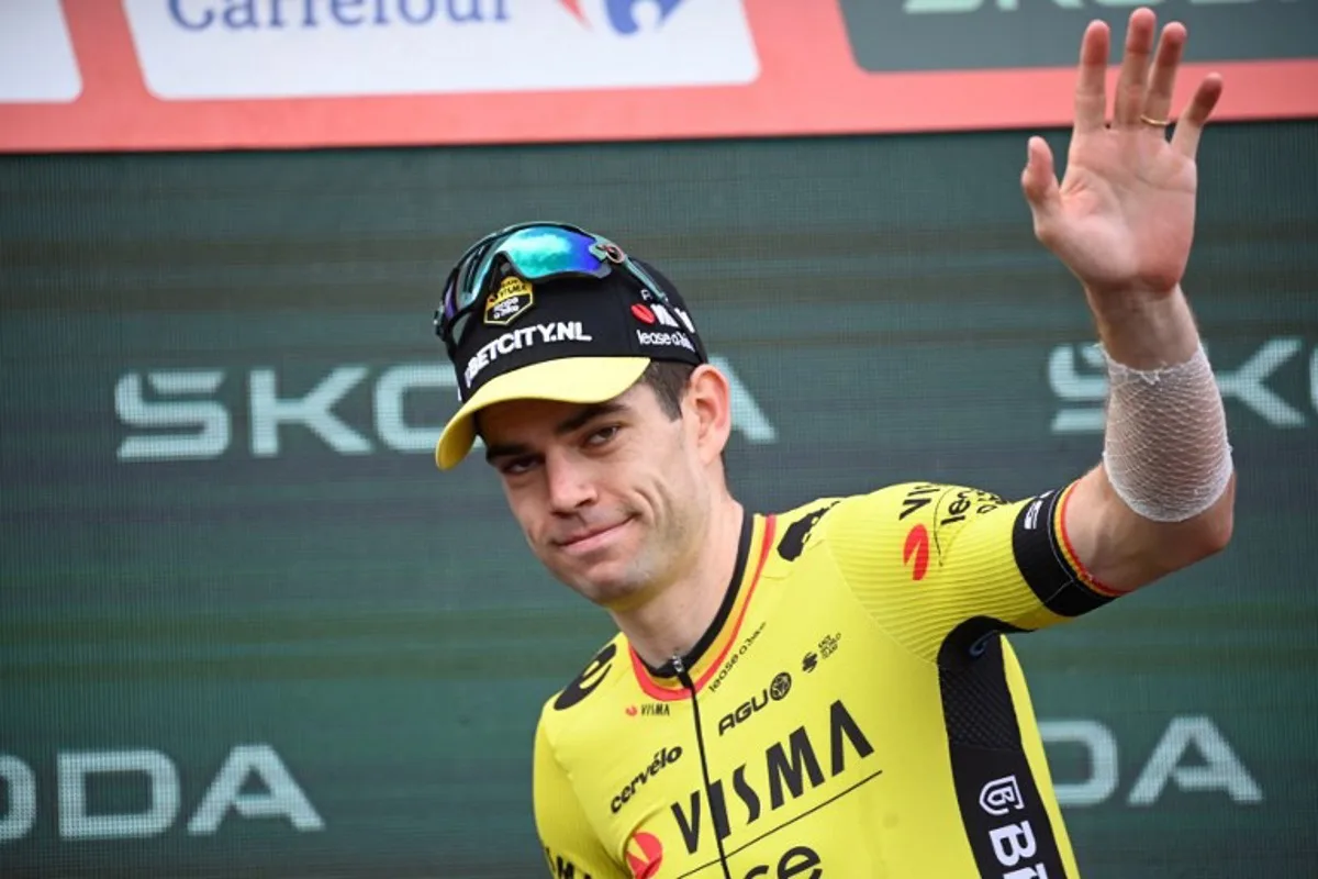 The points ranking leader, Team Visma's Wout van Aert, celebrates on the podium after the stage 12 of the Vuelta a Espana, a 137.5 km race between Ourense Termal and Estacion de montana de Manzaneda, on August 29, 2024.    MIGUEL RIOPA / AFP