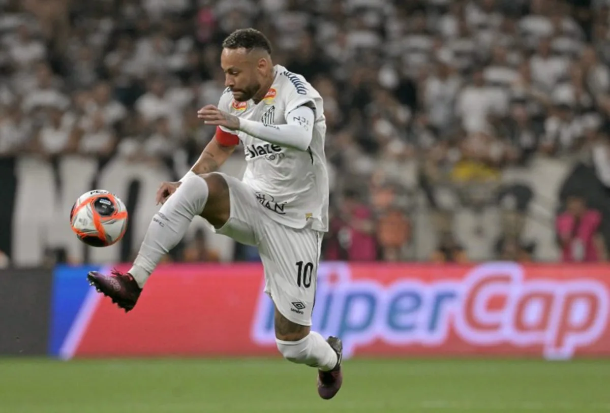 Santos' forward #10 Neymar controls the ball during the Campeonato Paulista A1 football match between Corinthians and Santos at Arena Corinthians in Sao Paulo on February 12, 2025.  NELSON ALMEIDA / AFP