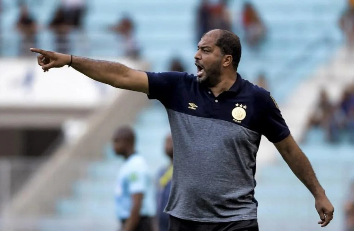 Esperance's coach Moine Chaabani directs his players during the first leg CAF champions league semi-final football match between Tunisia's Esperance and Egypt's al-Ahly at the Olympic Stadium in Rades on the eastern outskirts of Tunisia's capital Tunis on June 19, 2021.  FETHI BELAID / AFP