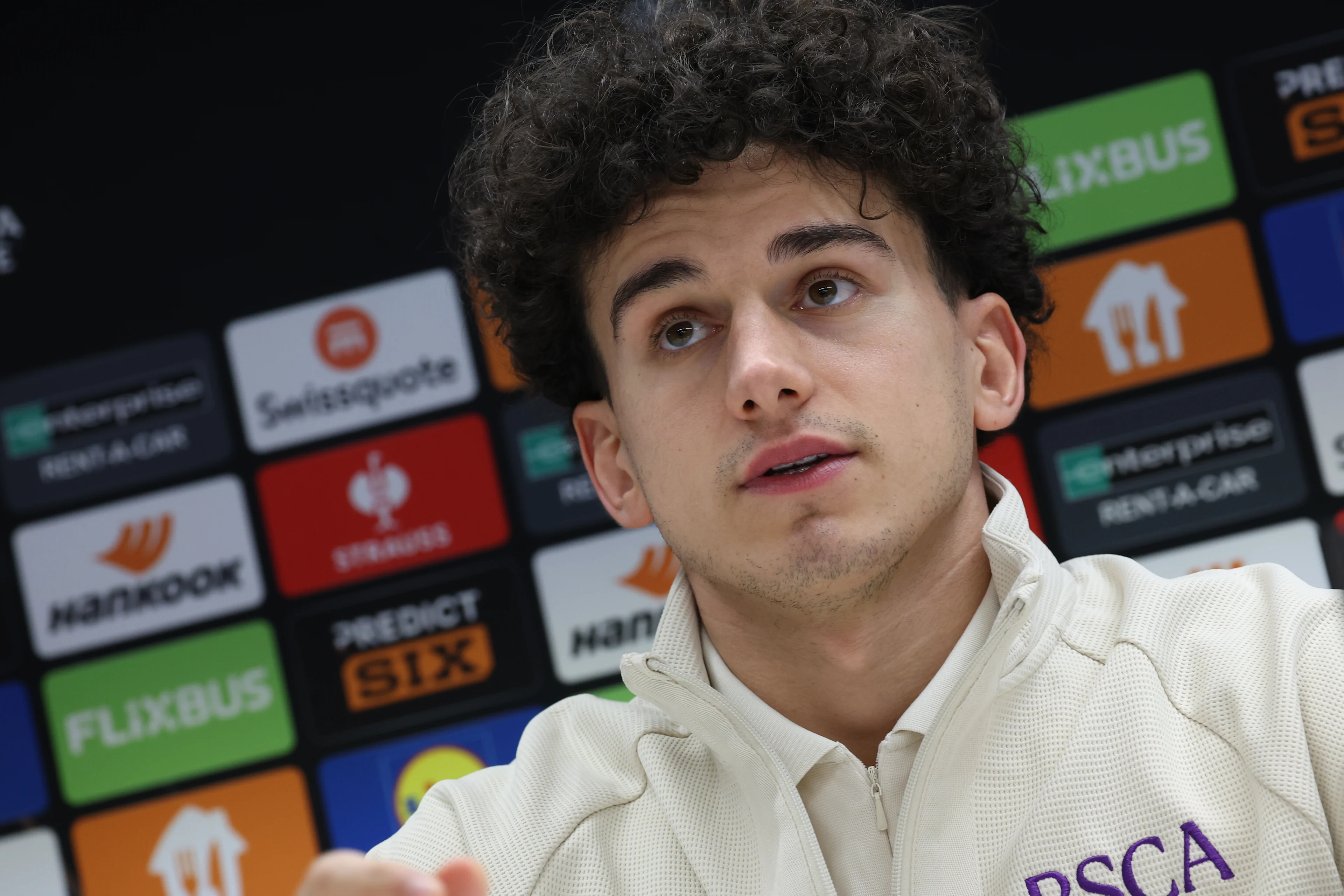 Anderlecht's Theo Leoni pictured during a press conference of Belgian soccer team RSC Anderlecht, on Wednesday 19 February 2025 in Brussels. Tomorrow, the team is playing against Turkish Fenerbahce, in the return leg of the Knockout phase play-offs of the UEFA Europa League competition. BELGA PHOTO VIRGINIE LEFOUR