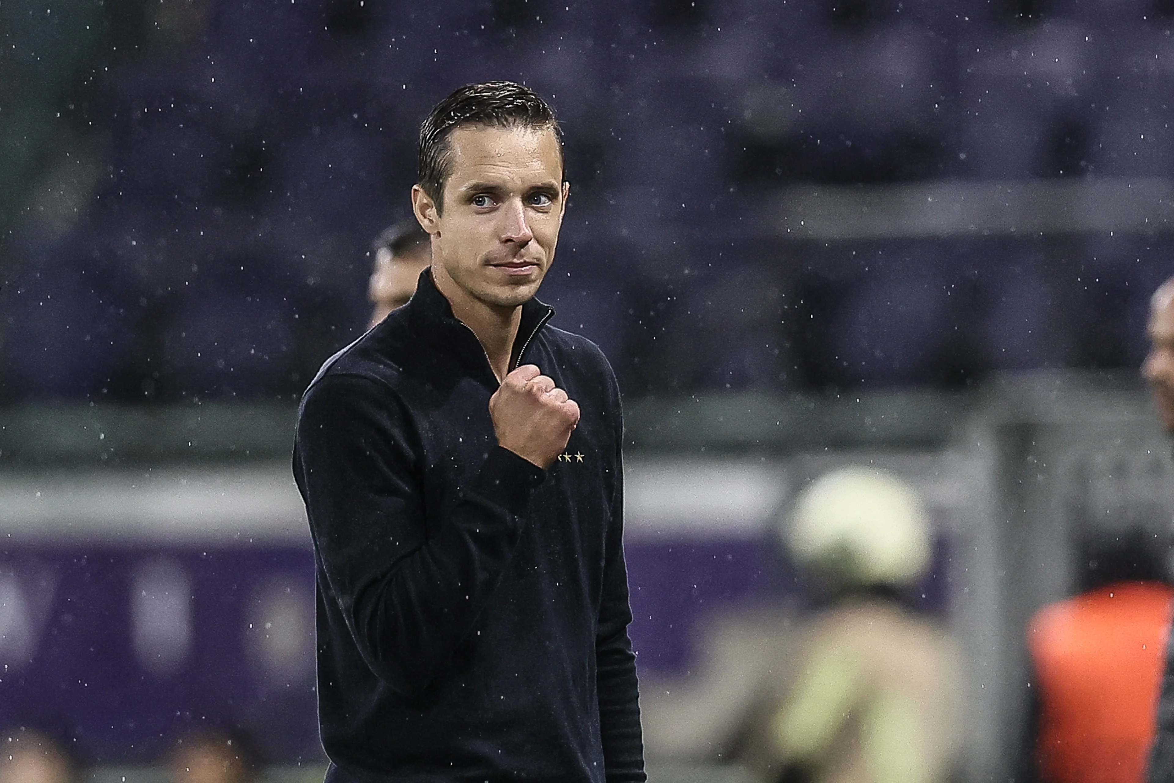 Anderlecht's head coach ad-interim David Hubert celebrates after a soccer game between Belgian RSC Anderlecht and Hungarian Ferencvarosi TC, on Wednesday 25 September 2024 in Brussels, on the opening day of the League phase of the UEFA Europa League tournament. BELGA PHOTO BRUNO FAHY