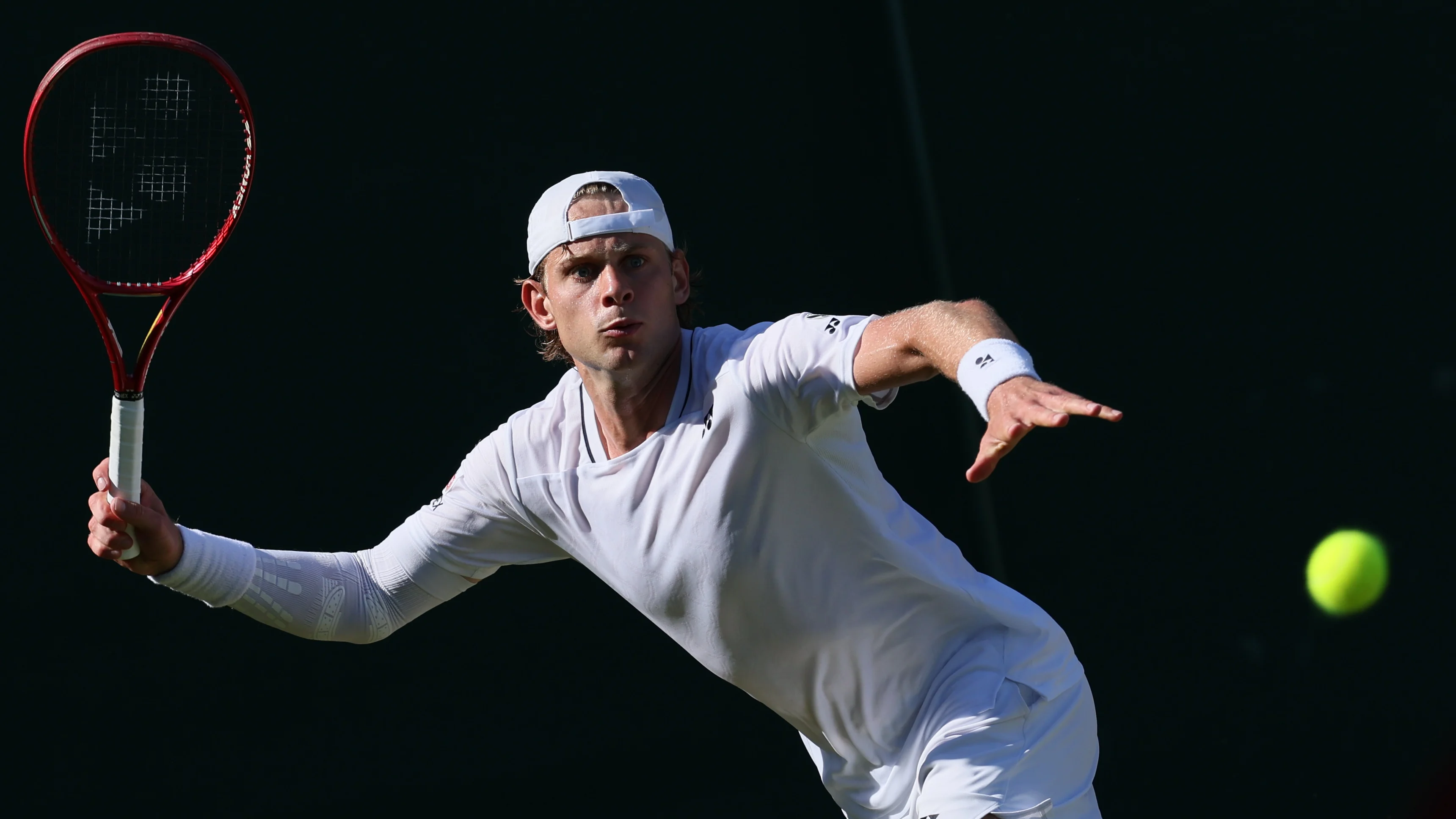 Belgian Zizou Bergs pictured in action during a tennis match between Belgian Bergs and British Fery, in the third round of the Men's singles at the Wimbledon grand slam tennis tournament in London, Britain, Saturday 04 July 2026. BELGA PHOTO BENOIT DOPPAGNE