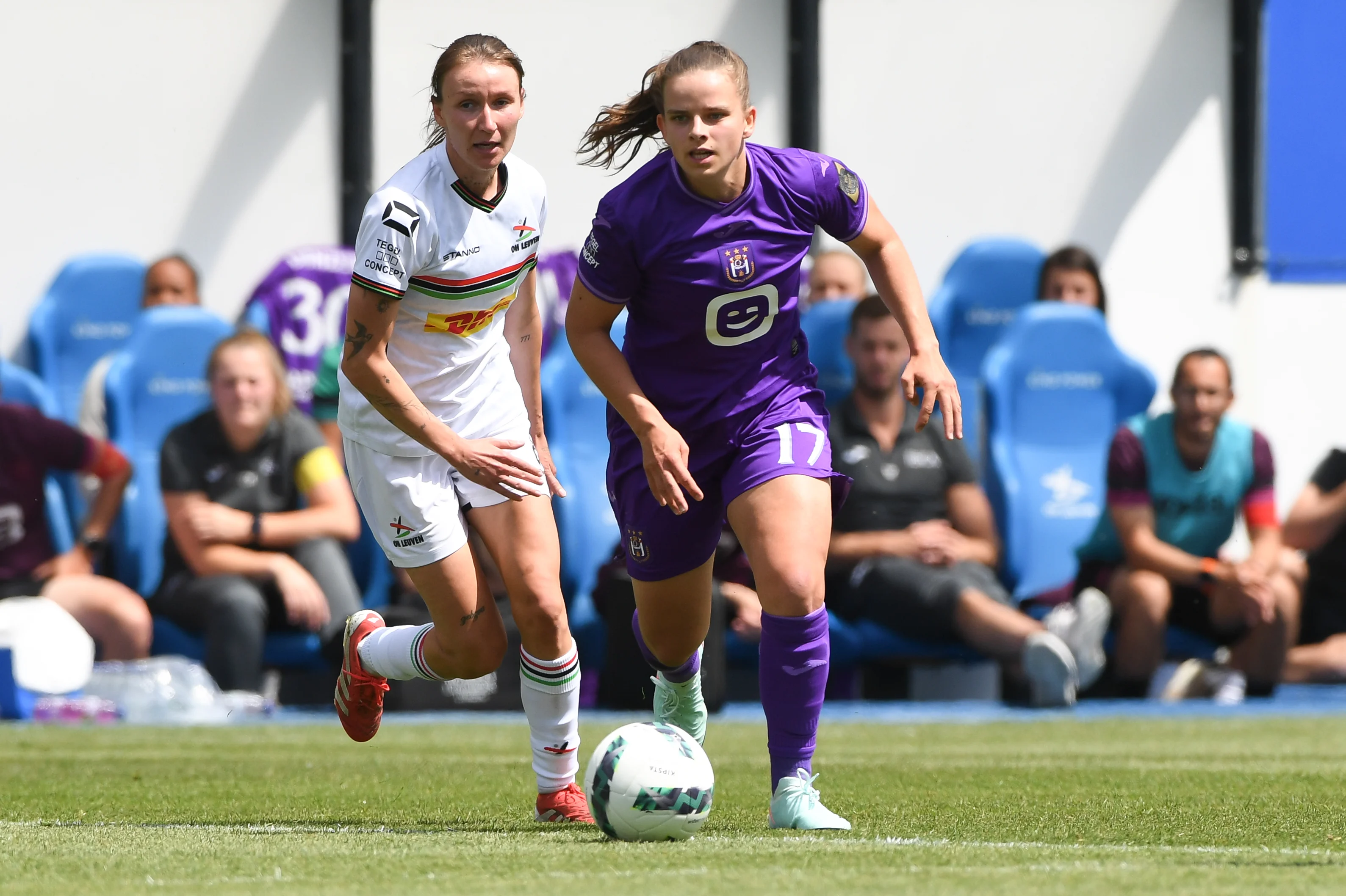 OHL Women's Sara Pusztai and Anderlecht's Karlijn Helsen pictured in action during a soccer match between Oud-Heverlee Leuven and RSCA Women, Saturday 17 May 2025 in Heverlee, on day 6 (out of 6) of the Play-offs of the 2024-2025 'Super League Women' first division of the Belgian championship. BELGA PHOTO JILL DELSAUX