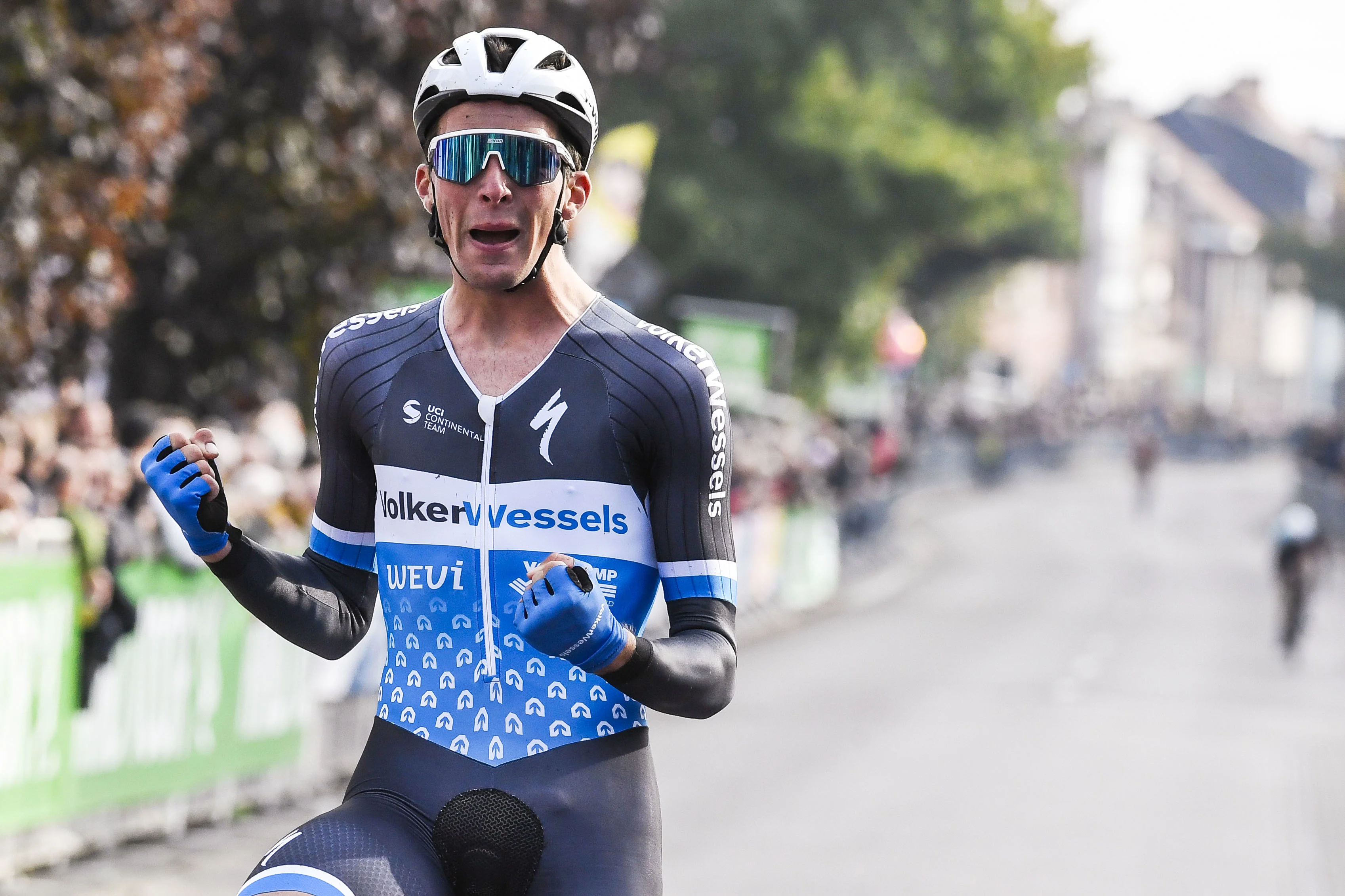 Dutch Timo De Jong of Volkerswessels Cycling Team celebrates as he crosses the finish line at the 2024 edition of the 'Nationale Sluitingsprijs' one day cycling race in Putte-Kapellen, Kapellen on Tuesday 15 October 2024. BELGA PHOTO GOYVAERTS