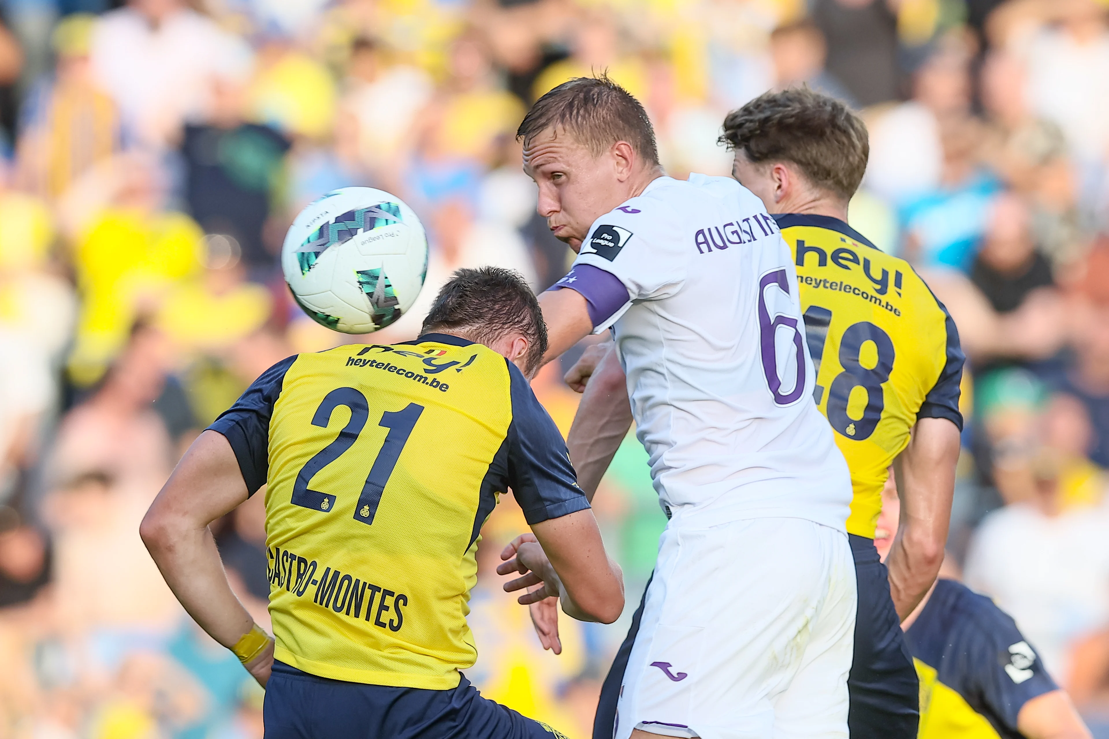 Union's Alessio Castro-Montes and Anderlecht's Ludwig Augustinsson fight for the ball during a soccer match between RUSG Royale Union Saint-Gilloise and Royal Sporting Club Anderlecht, in Brussels, on the sixth day of the 2024-2025 season of the 'Jupiler Pro League' first division of the Belgian championship, Sunday 01 September 2024. BELGA PHOTO BRUNO FAHY