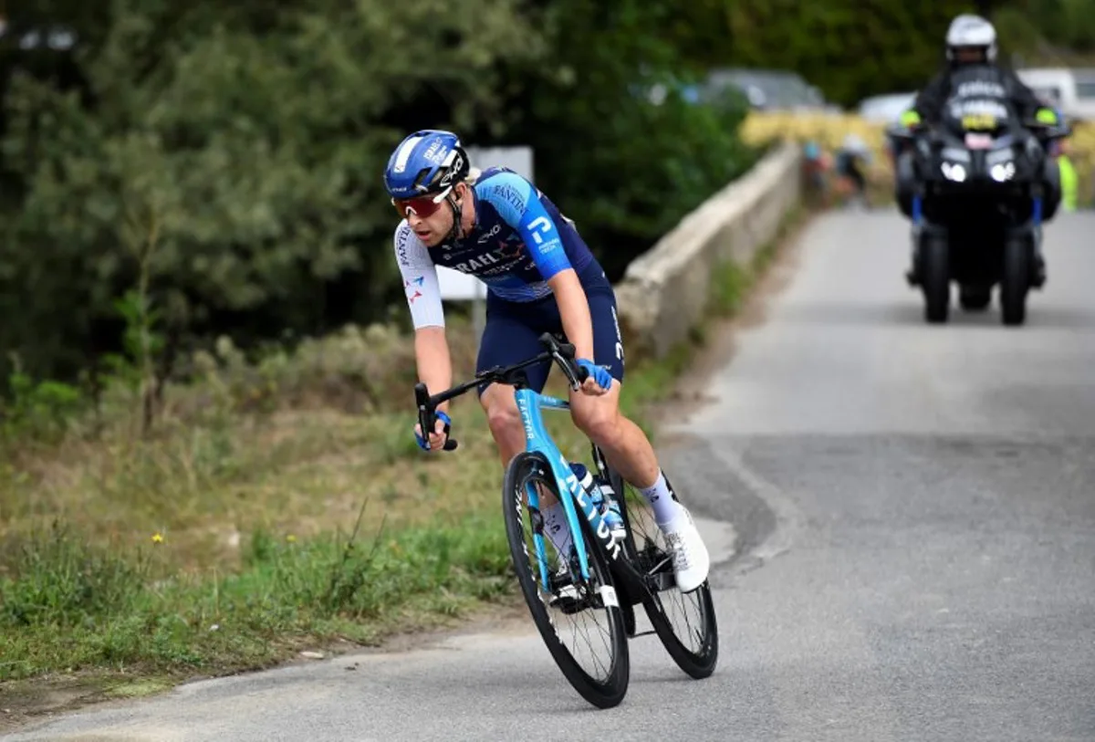 Team Israel Premier Tech 's Riley Sheehan escapes from the pack during the stage 18 of the Vuelta a Espana, a 179,5 km race between Vitoria-Gasteiz and Maeztu, on September 5, 2024. ANDER GILLENEA / AFP