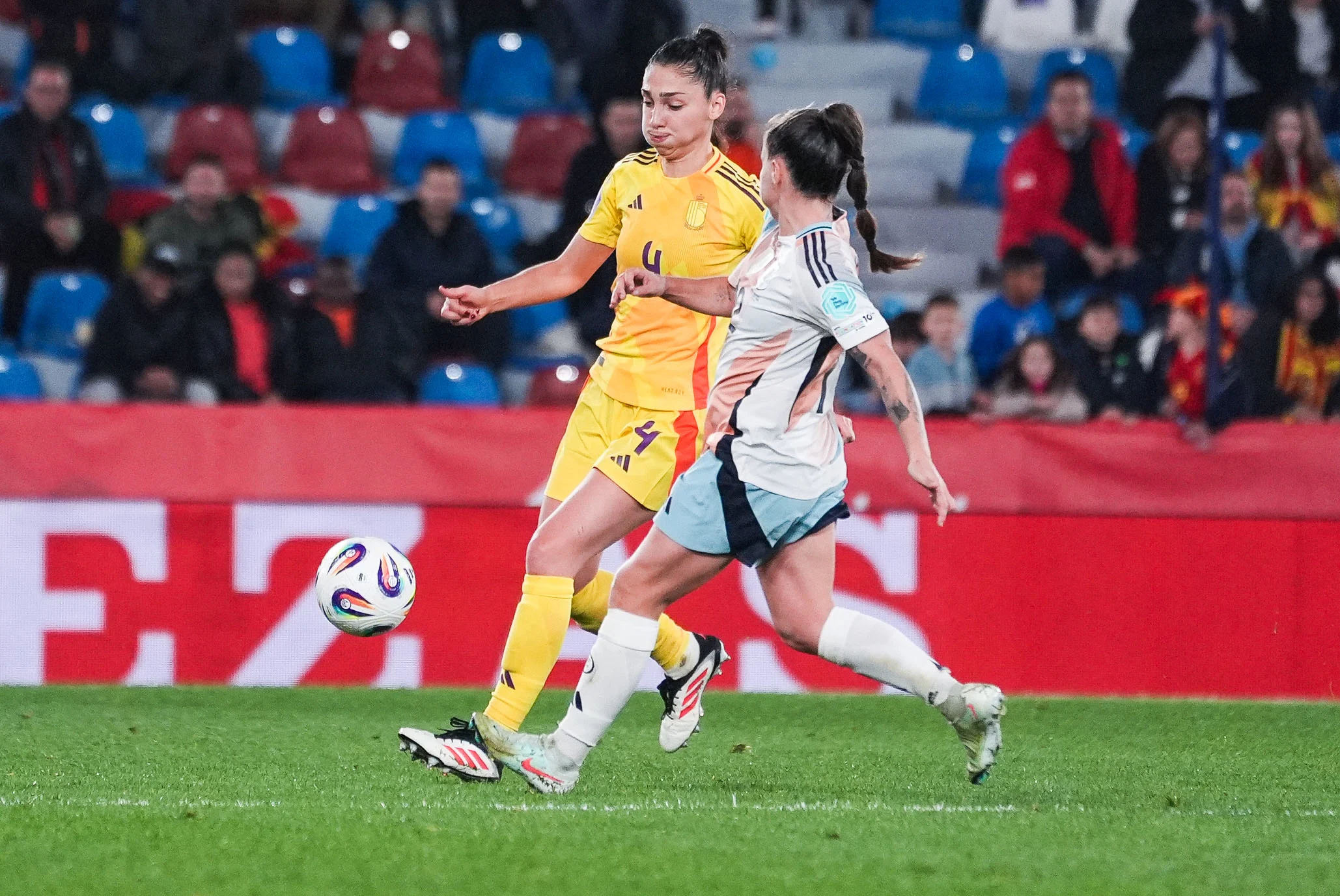 Belgium's Amber Tysiak pictured in action during a soccer game between Belgium's national team the Red Flames and Spain, in Valencia, Spain Friday 21 February 2025, on the first matchday in group A3 of the 2024-25 Women's Nations League Competition. BELGA PHOTO JOMA GARCIA I GISBERT