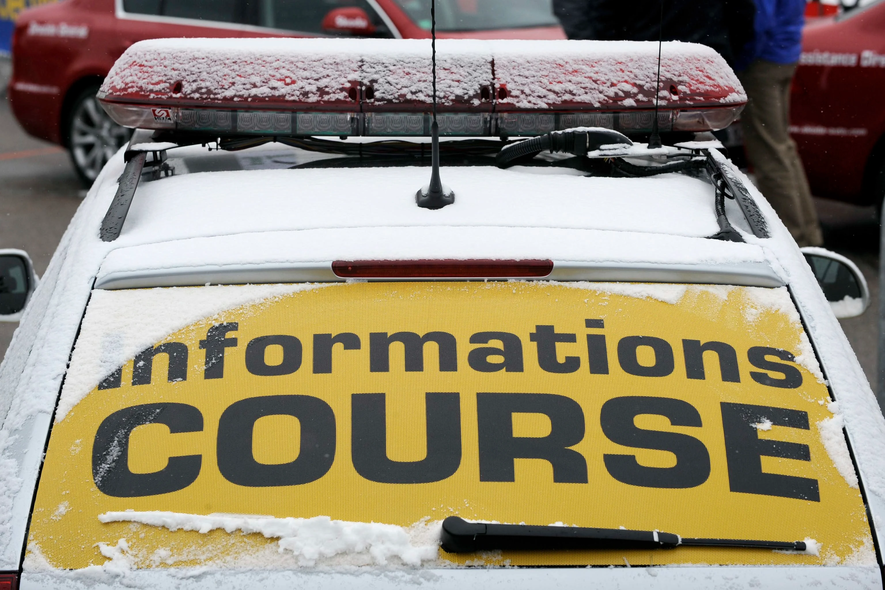 20100310 - AURILLAC, FRANCE: Illustration shows snow on a car of the race. The start of the third stage is delayed and will be at the 53rd kilometer in Saint-Yrieix-la-Perche, in stead of Saint-Junien, because of the bad weather conditions with lot of snow, during cycling race Paris-Nice, in France, on the fourth day of the race which ends today in Aurillac, Wednesday 10 March 2010. BELGA PHOTO DIRK WAEM