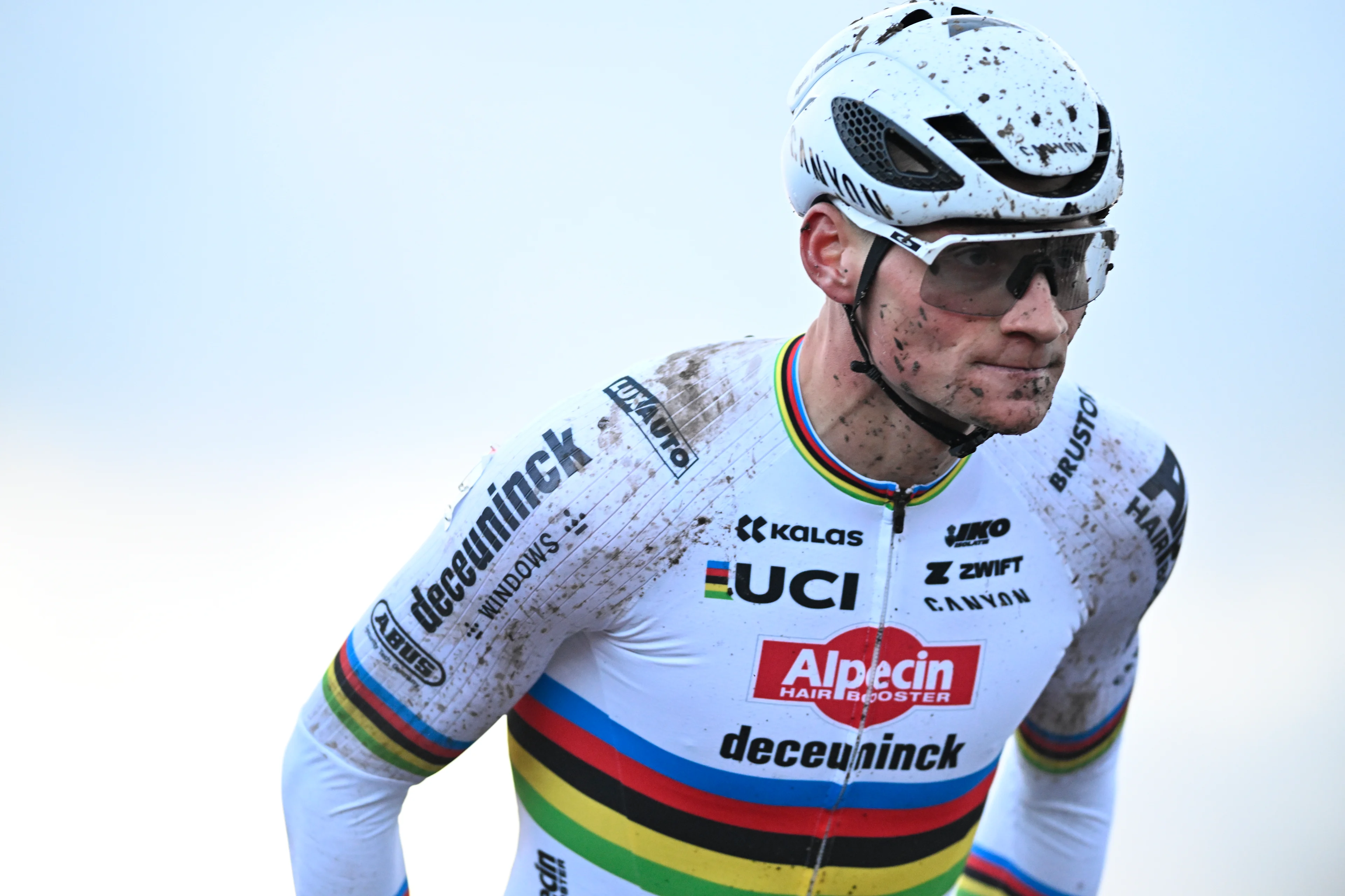 Dutch Mathieu Van Der Poel celebrates after winning the men's elite race at the World Cup cyclocross cycling event in Zonhoven on Sunday 22 December 2024, stage 6 (out of 12) of the UCI World Cup competition. BELGA PHOTO JASPER JACOBS