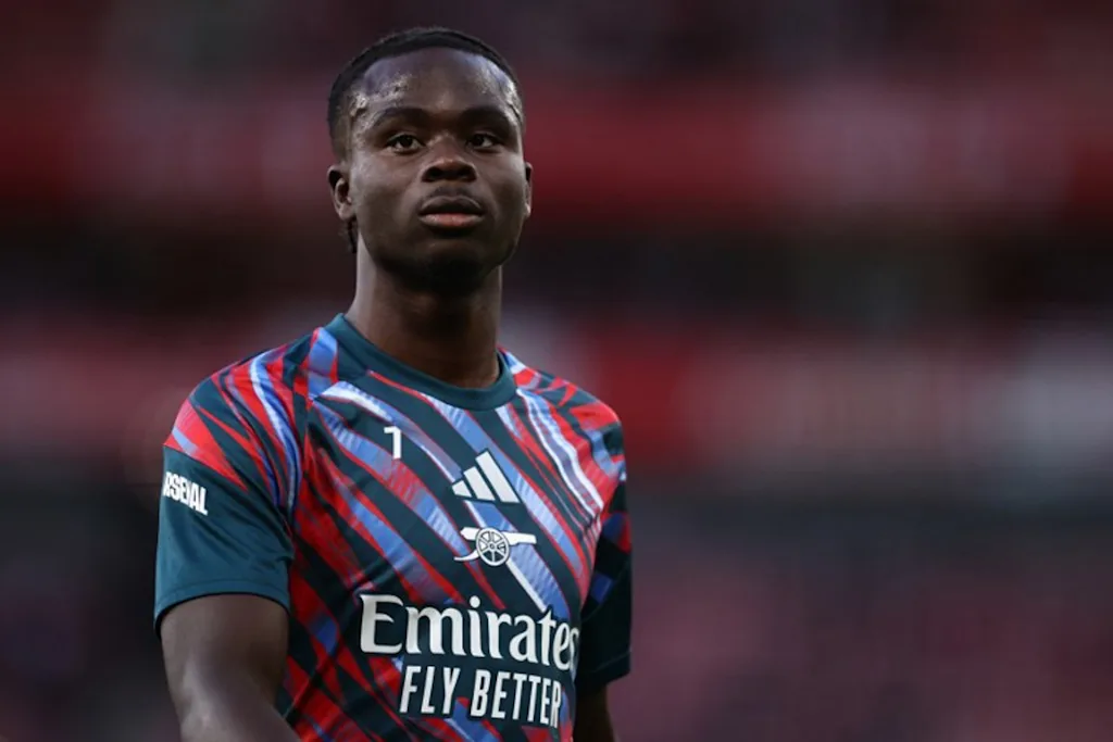 Arsenal's English midfielder #07 Bukayo Saka warms up ahead of the English Premier League football match between Arsenal and Coventry City at the Emirates Stadium in London on August 21, 2026. Henry NICHOLLS / AFP