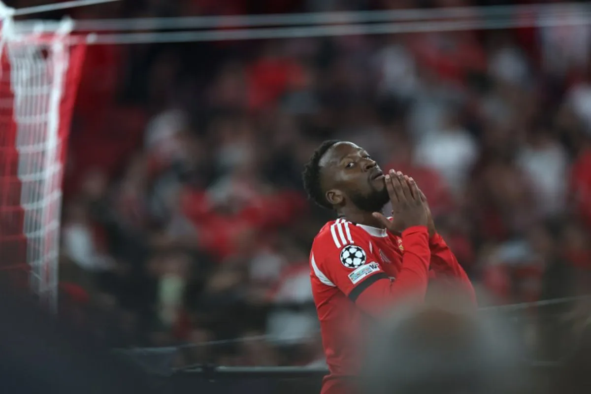 SL Benfica's Belgian forward #11 Dodi Lukebakio reacts to missing a goal opportunity during the UEFA Champions League league phase day 4 football match between SL Benfica and Bayer Leverkusen at Estadio da Luz in Lisbon on November 5, 2025.  PATRICIA DE MELO MOREIRA / AFP