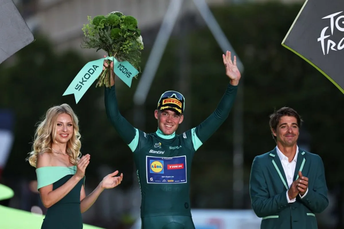 Lidl - Trek team's Danish rider Mads Pedersen celebrates on the podium with the best sprinter's green jersey after the 21st stage of the 113th edition of the Tour de France cycling race, 88,7 km starting and finishing in Paris, on July 26, 2026.  Anne-Christine POUJOULAT / AFP