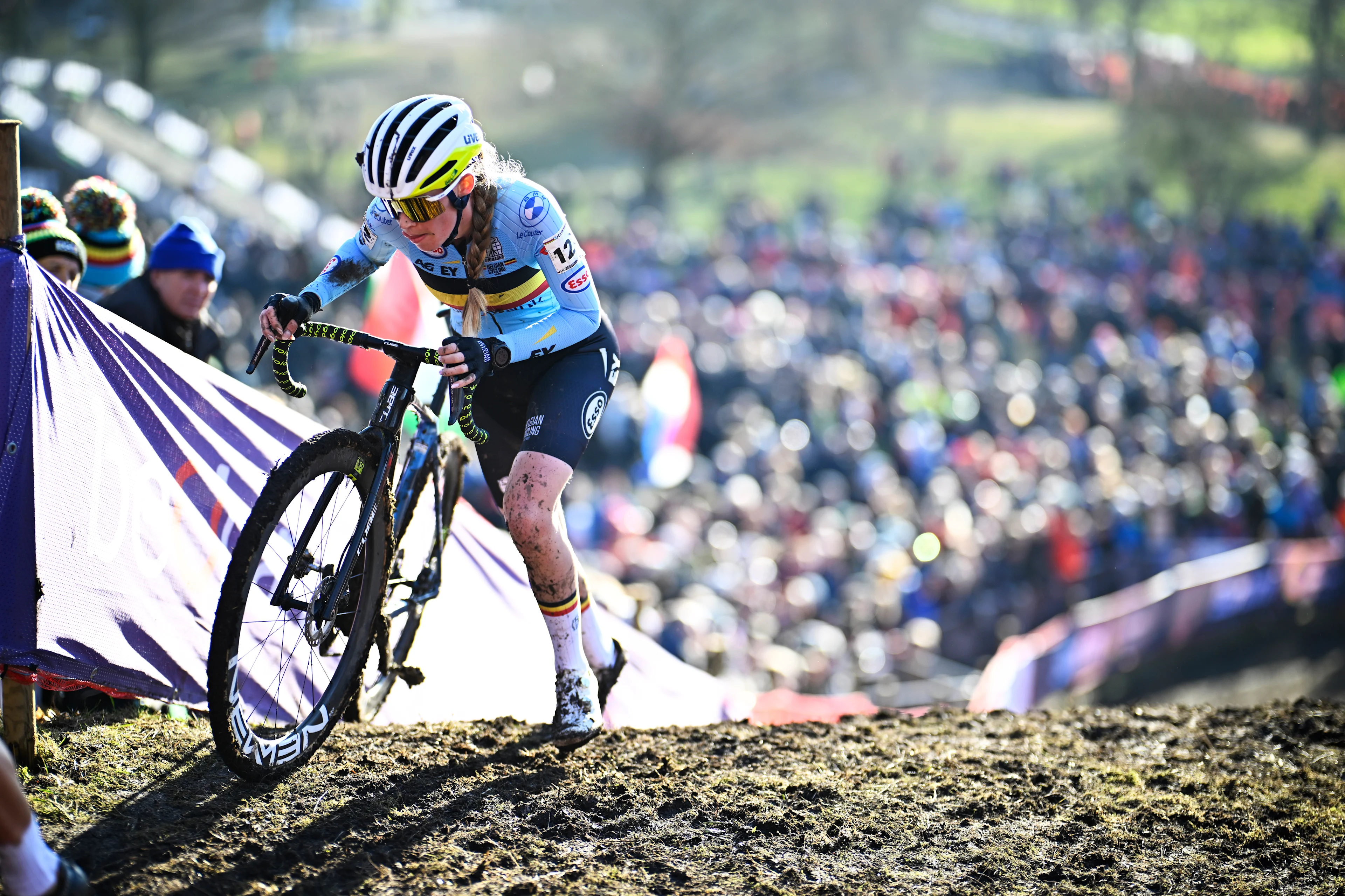 Belgian Julie Brouwers pictured in action during the women elite race, at the UCI Cyclocross World Championships, in Lievin, France, Saturday 01 February 2025. The world championships are taking place from 31 January until 02 February. BELGA PHOTO JASPER JACOBS