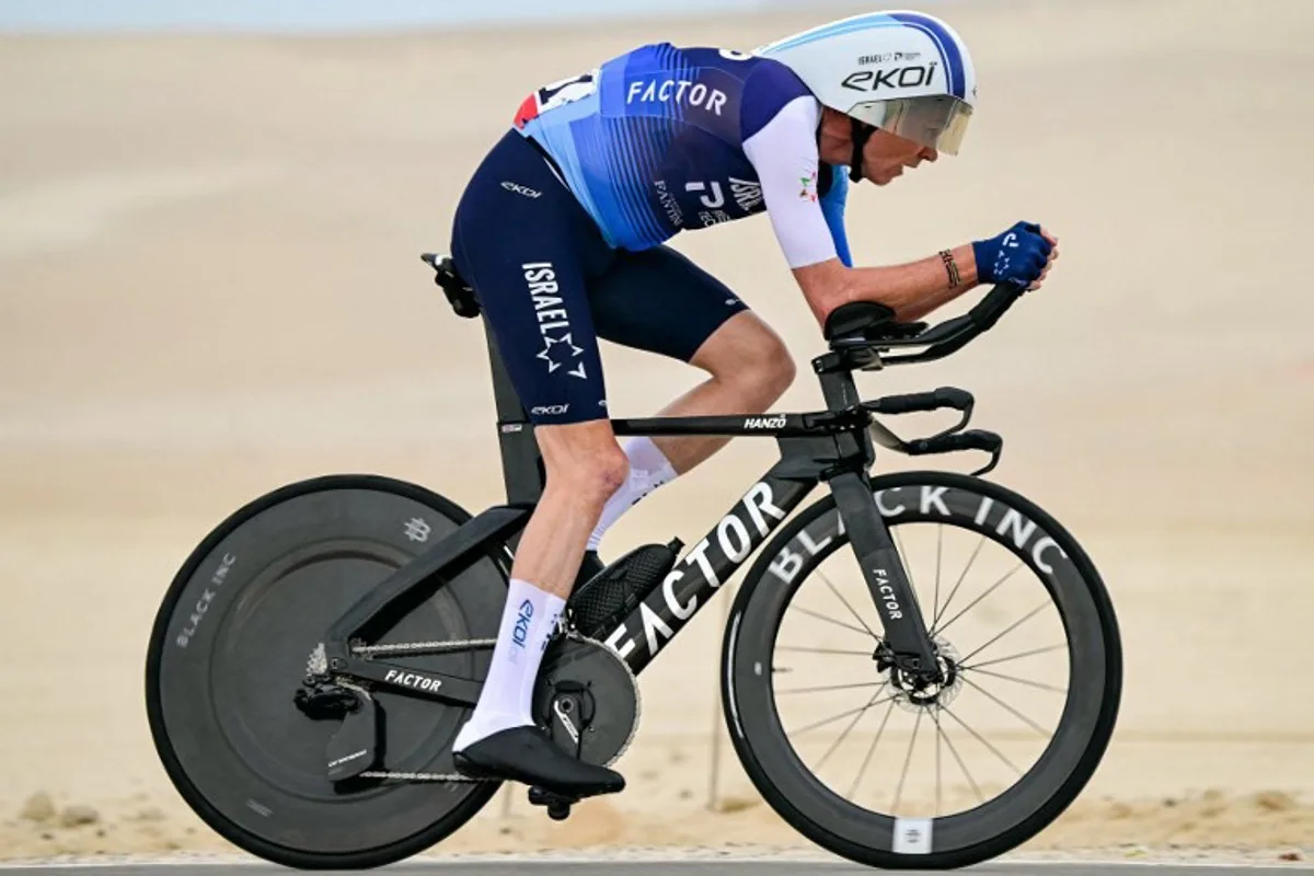 Israel-Premier's British rider Chris Froome cycles during the second stage of the UAE Tour cycling race in al-Hudayriyat island in Abu Dhabi on February 18, 2025.  Giuseppe CACACE / AFP