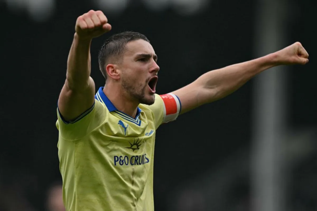 Southampton's English defender #06 Taylor Harwood-Bellis celebrates his team's victory at the end of the English FA Cup fifth round football match between Fulham and Southampton at Craven Cottage in London on March 8, 2026. Glyn KIRK / AFP