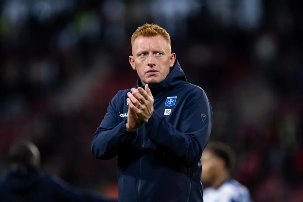 Auxerre's English headcoach Will Still acknowledges the crowd at the end of the French L1 football match between Stade Rennais FC and AJ Auxerre at the Roazhon Park Stadium in Rennes, western France on October 11, 2026. Guillaume SALIGOT / AFP