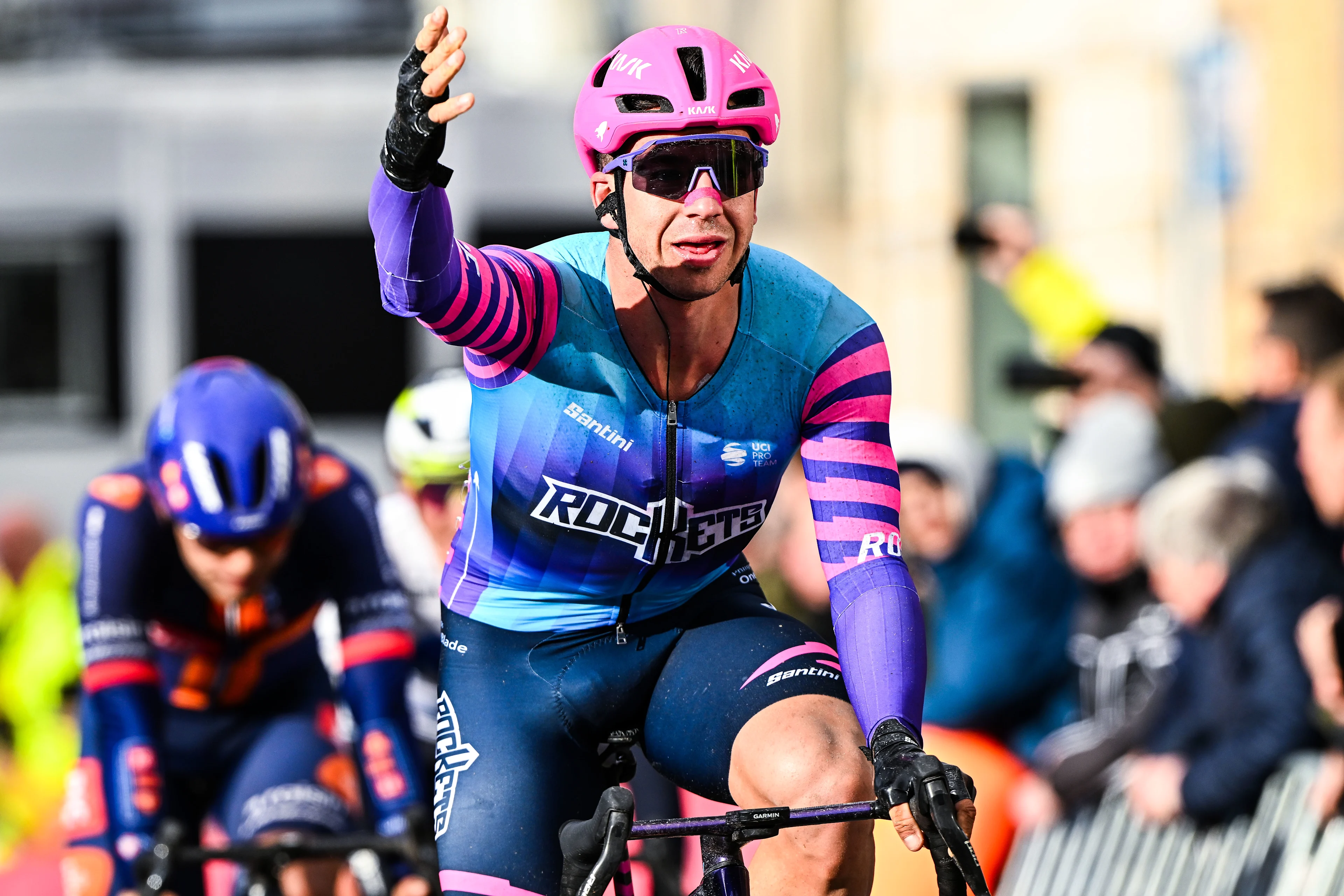 Dutch Dylan Groenewegen of Unibet Rose Rockets and Belgian Jasper Philipsen of Alpecin-Premier Tech (R) sprint to win the 'Ronde van Brugge' men's elite one-day cycling race, 202,9 km from and to Brugge on Wednesday 25 March 2026. BELGA PHOTO JASPER JACOBS