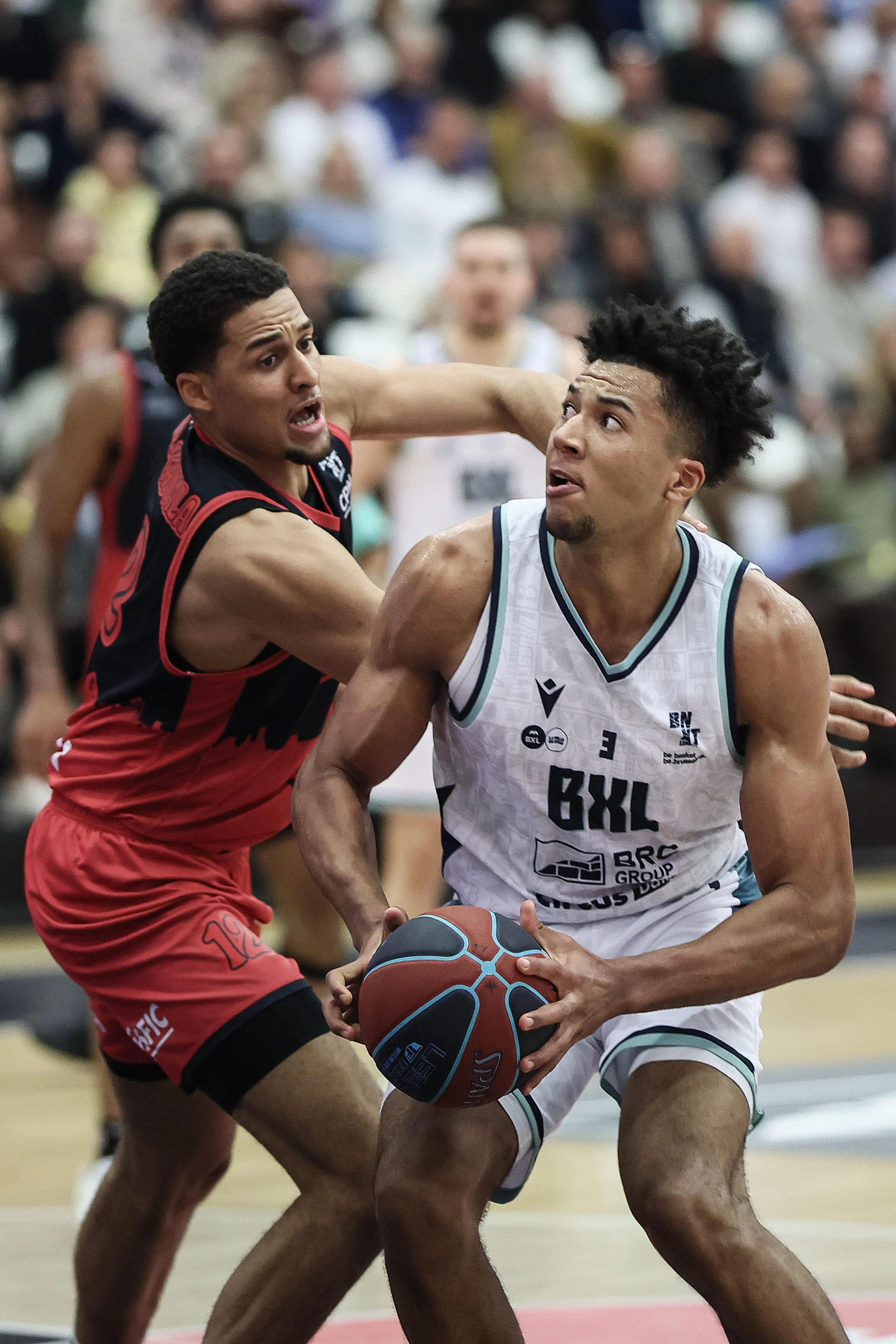 Spirou's Maxime Bilolo Katuala and Brussels' Onyeka Joe Agu fight for the ball during a basketball match between Brussels Basketball and Spirou Charleroi, Friday 14 November 2025 in Brussels, on day 8 of the 'BNXT League' Belgian/ Dutch first division basket championship. BELGA PHOTO BRUNO FAHY