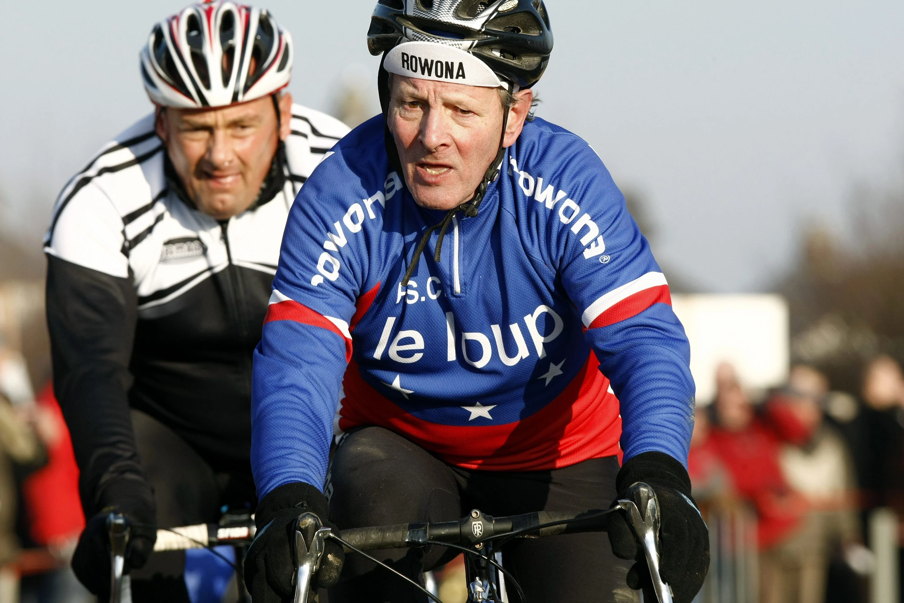 20081229 - MIDDELKERKE, BELGIUM: (L-R) Former professional cyclists Belgian Roland Liboton and German Rolf Wolfshohl pictured in action during he All Stars Noordzeecross (North Sea Cross) race in Middelkerke, Belgium, Monday 29 December 2008. BELGA PHOTO PETER DECONINCK