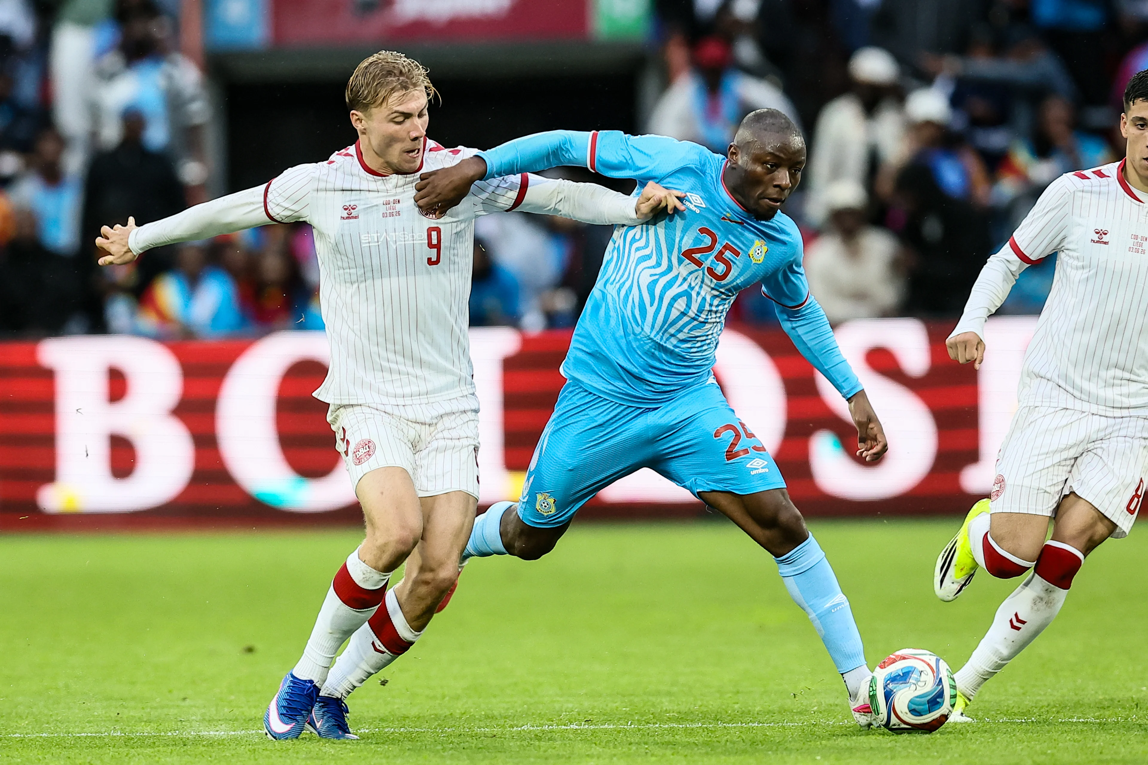 Danish Rasmus Hojlund and Congolese Edo Kayembe fight for the ball during a friendly soccer game between the national teams of DR Congo and Denmark, Wednesday 03 June 2026 in Liege, in preparation of the upcoming the 2026 World Cup. BELGA PHOTO BRUNO FAHY