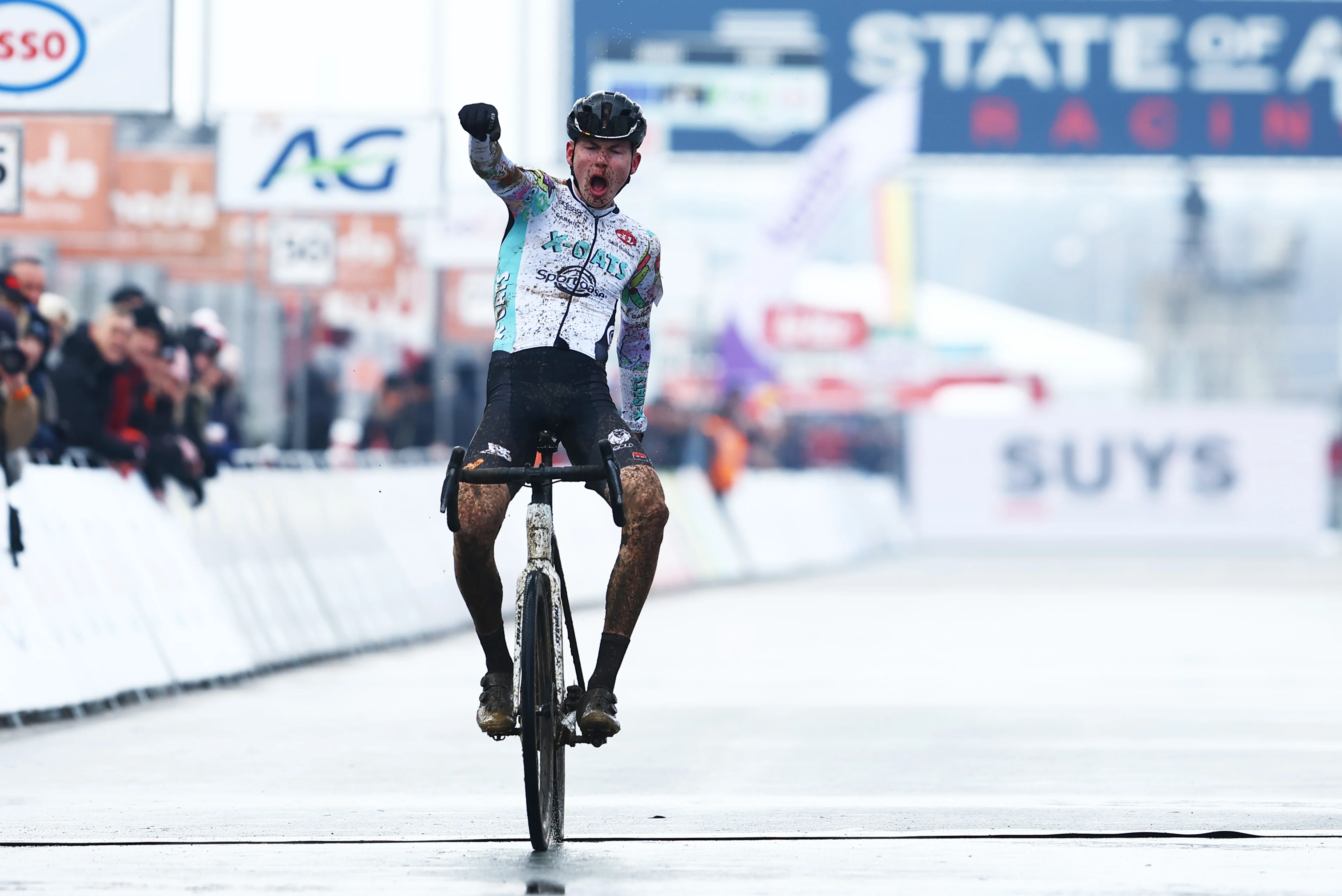 Belgian Cas Van Looke celebrates as he crosses the finish line to win the men U17 (second year) race of the Belgian Cyclocross Championships (11-12/01) on Sunday 12 January 2025 in Heusden-Zolder. BELGA PHOTO DAVID PINTENS