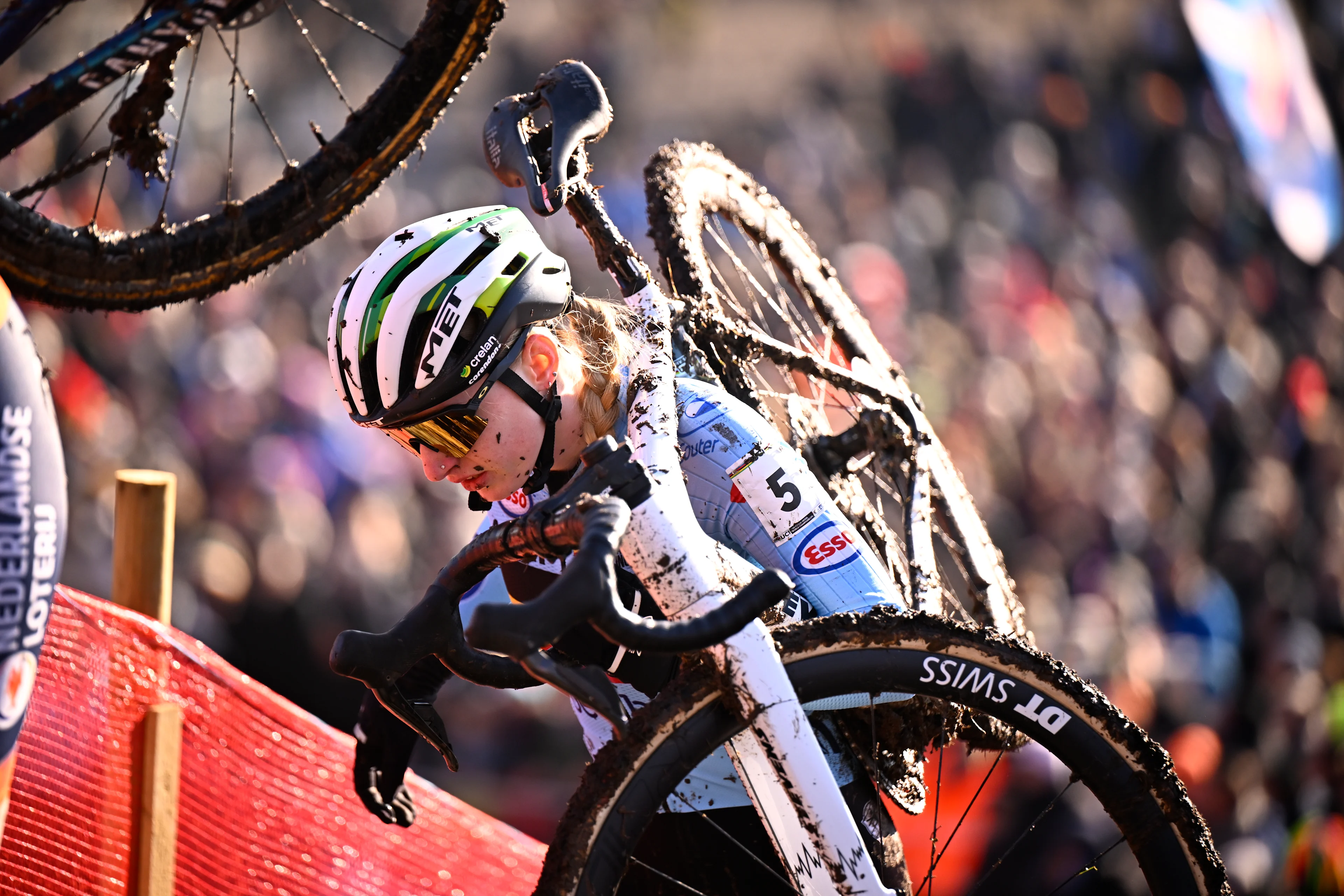 Belgian Xaydee Van Sinaey pictured in action during the U23 women competition of the UCI cyclocross World Championship, in Lievin, France, Sunday 02 February 2025. The world championships are taking place from 31 January until 02 February. BELGA PHOTO JASPER JACOBS