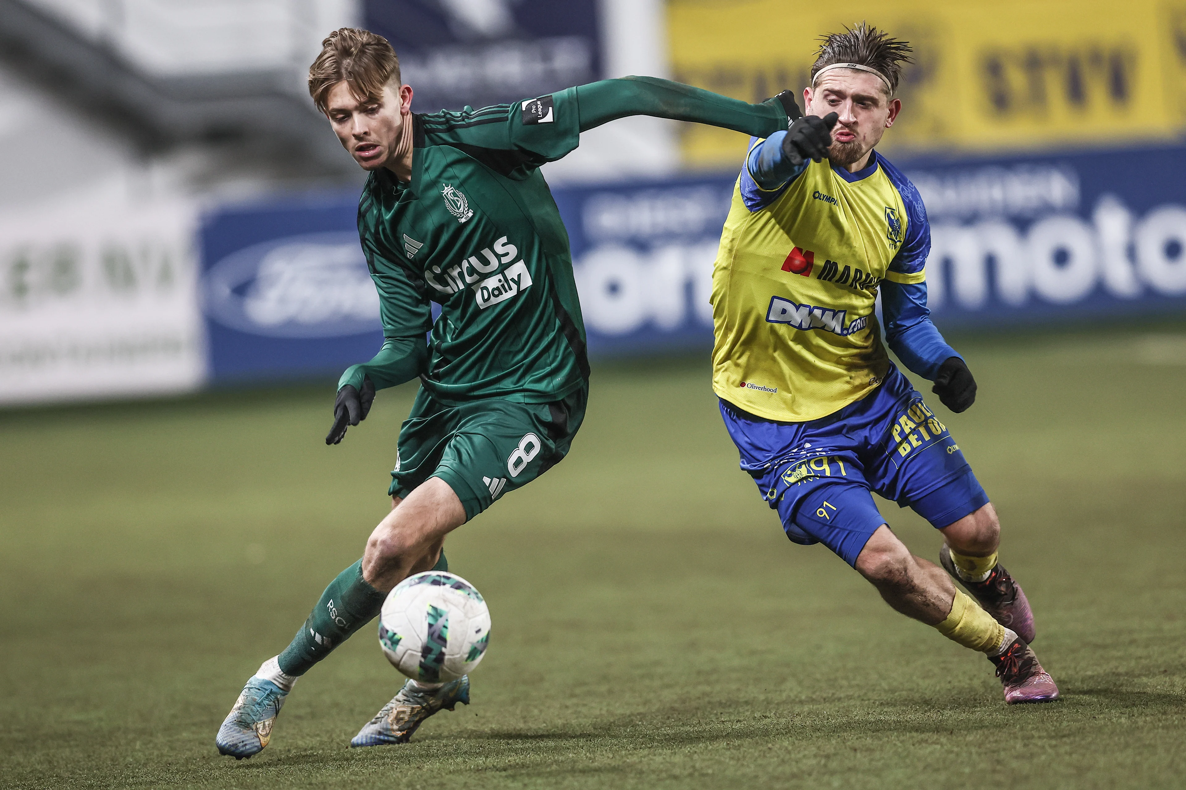 Standard's Isaac Price and STVV's Adriano Bertaccini fight for the ball during a soccer match between Sint-Truidense VV and Standard de Liege, Sunday 19 January 2025 in Sint-Truiden, on day 22 of the 2024-2025 season of the 'Jupiler Pro League' first division of the Belgian championship. BELGA PHOTO BRUNO FAHY