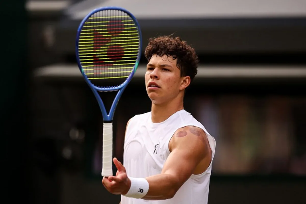 US player Ben Shelton plays with his racquet during his men's singles quarter-final tennis match against Italy's Jannik Sinner on the tenth day of the 2025 Wimbledon Championships at The All England Lawn Tennis and Croquet Club in Wimbledon, southwest London, on July 9, 2025. HENRY NICHOLLS / AFP