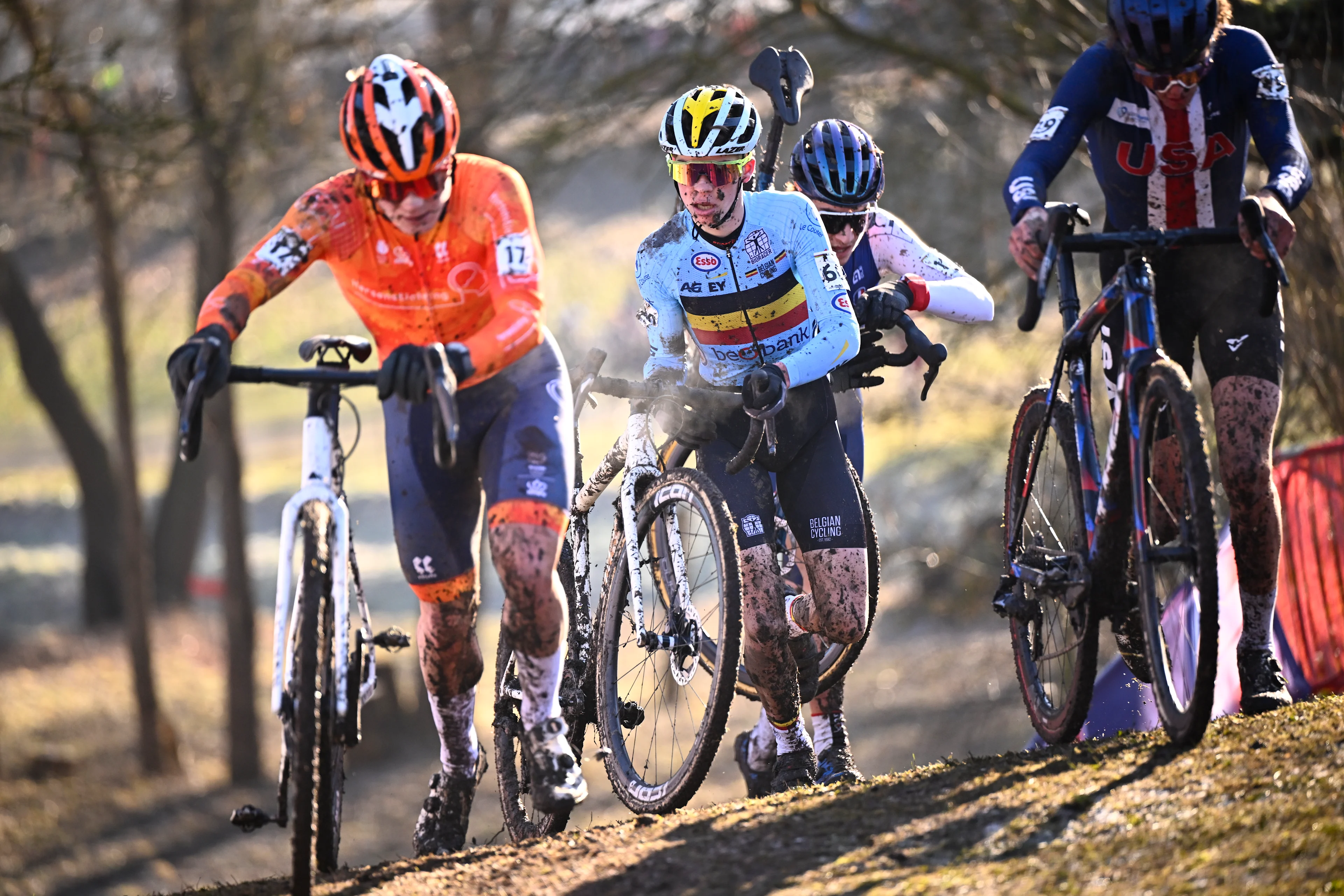 Belgian Lennes Jacobs pictured in action during the junior men competition of the UCI cyclocross World Championship, in Lievin, France, Sunday 02 February 2025. The world championships are taking place from 31 January until 02 February. BELGA PHOTO JASPER JACOBS