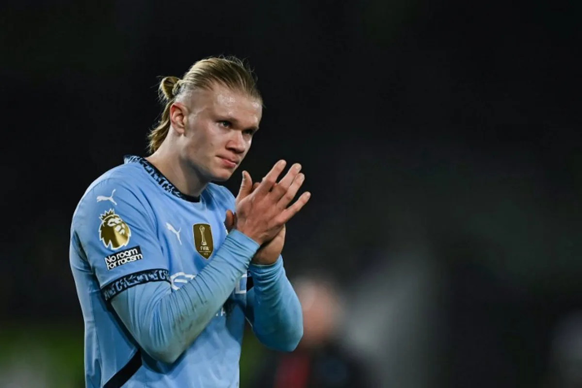 Manchester City's Norwegian striker #09 Erling Haaland applauds at the end of the English Premier League football match between Brentford and Manchester City at the Gtech Community Stadium in London on January 14, 2025. Brentford and Manchester City equalised 2 - 2. Ben STANSALL / AFP