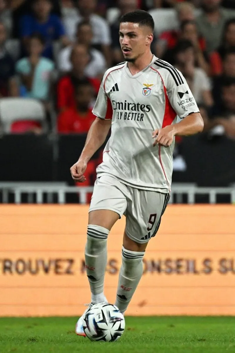 Benfica's Croatian defender #09 Franjo Ivanovic runs with the ball during the UEFA Champions League 3rd round first leg football match between OGC Nice and SL Benfica at the Allianz Riviera Stadium in Nice, south-eastern, on August 6, 2025. Miguel MEDINA / AFP