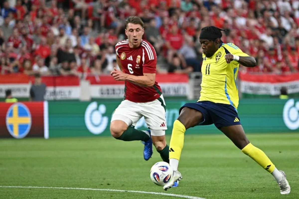Sweden's forward #11 Anthony Elanga (R) Hungary's defender #05 Gabor Szalai vie for the ball during the international friendly football match between Hungary and Sweden in Budapest on June 6, 2025. Attila KISBENEDEK / AFP