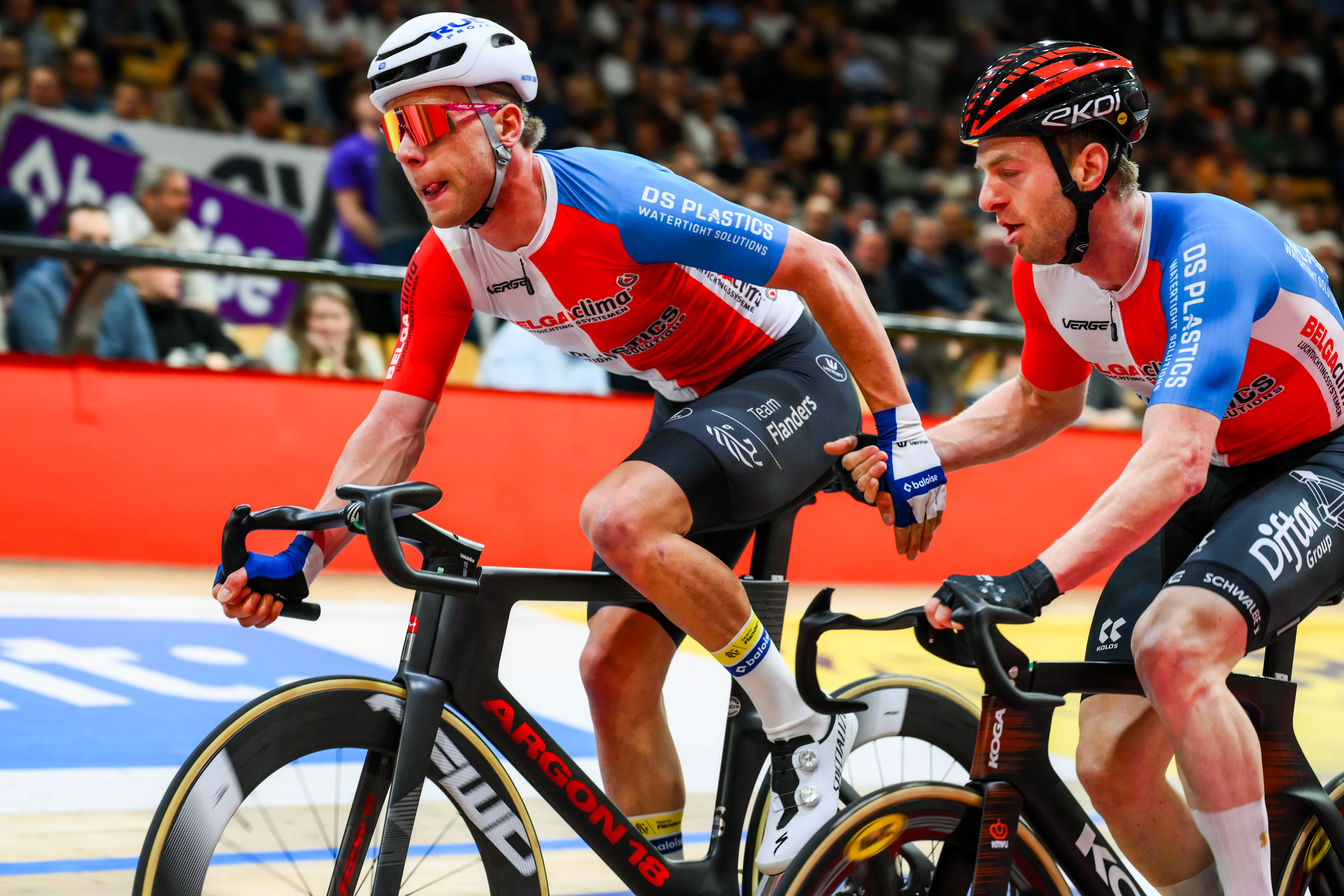Belgian Jules Hesters and Dutch Youri Havik pictured in action during the first day of the Zesdaagse Vlaanderen-Gent six-day indoor track cycling event at the indoor cycling arena 't Kuipke, Tuesday 18 November 2025, in Gent. BELGA PHOTO DAVID PINTENS