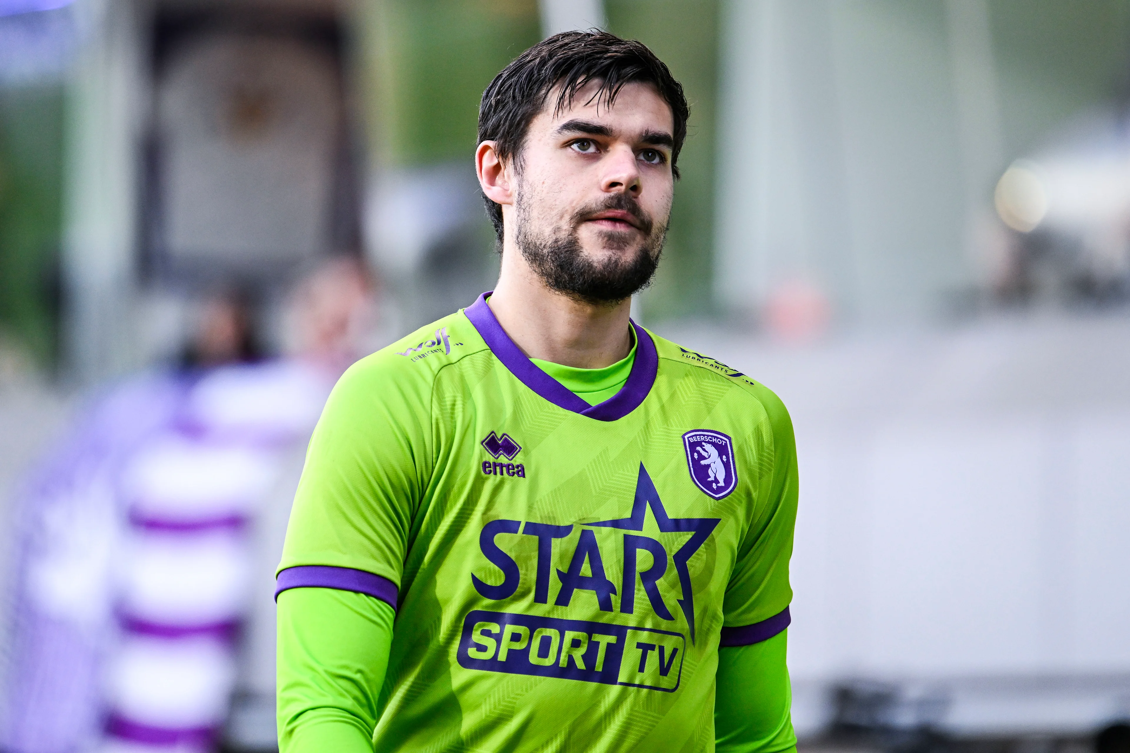 Beerschot's goalkeeper Nick Shinton leaves the field after receiving a red card during a soccer game between K. Beerschot V.A. and KV Mechelen, Sunday 02 March 2025 in Antwerp, on day 28 of the 2024-2025 season of the "Jupiler Pro League" first division of the Belgian championship. BELGA PHOTO TOM GOYVAERTS