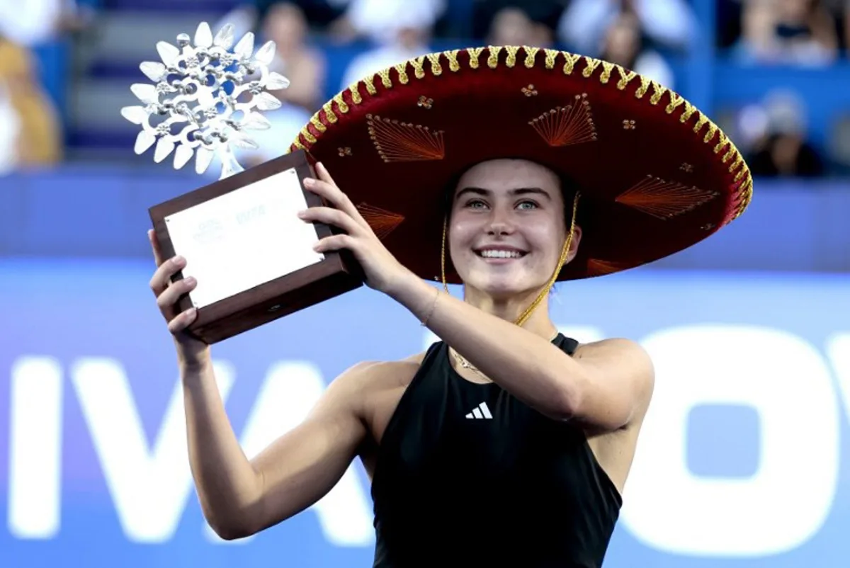 US' Iva Jovic celebrates with the trophy after winning the women's singles final match of the 2025 WTA Guadalajara Open against Colombia's Emiliana Arango in Zapopan, Mexico, on September 14, 2025. Ulises Ruiz / AFP