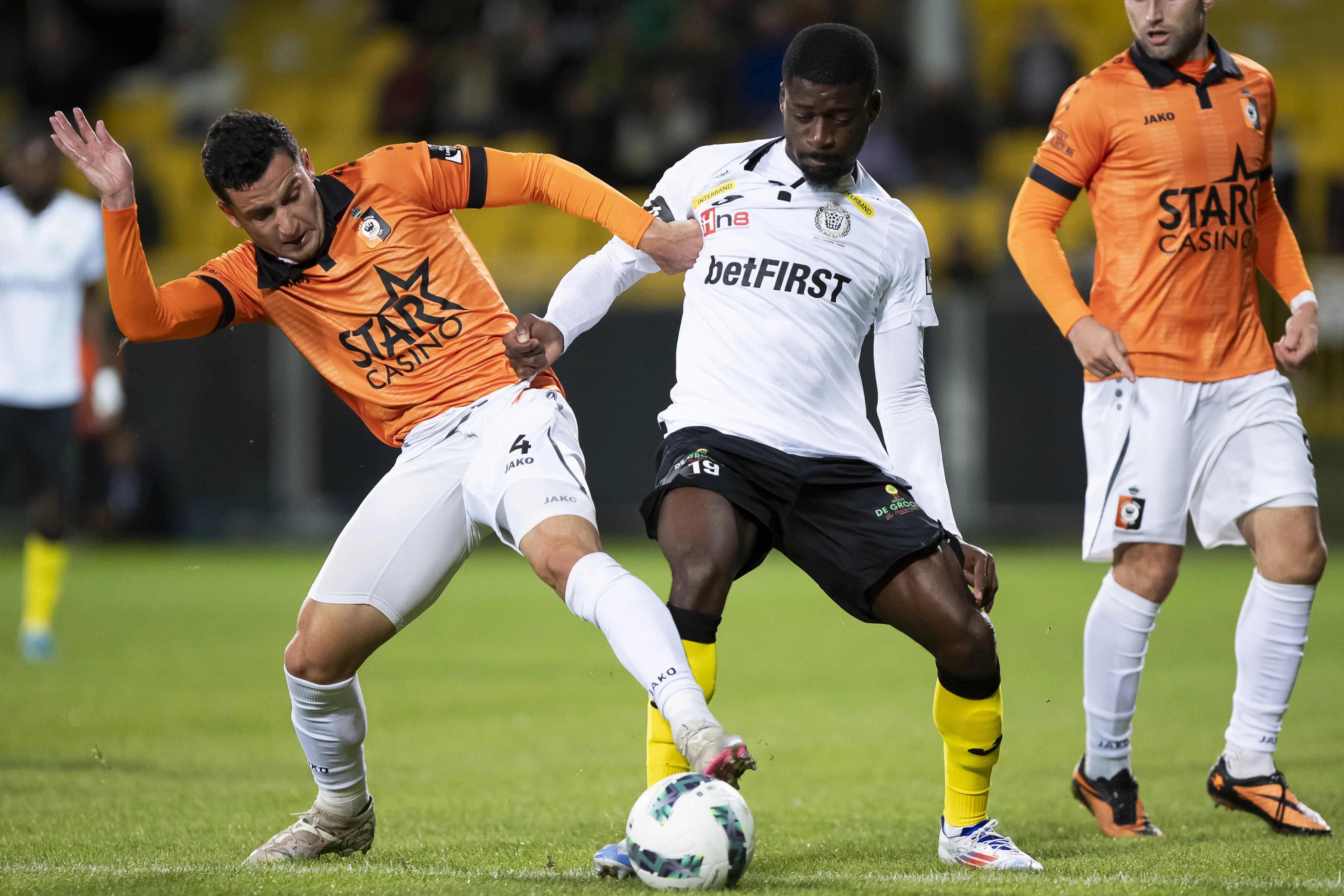 Deinze's Jaime Sierra and Lokeren's Samuel Ntamack pictured in action during a soccer match between Lokeren-Temse and KMSK Deinze, in Lokeren, on day 6 of the 2024-2025 season of the 'Challenger Pro League' second division of the Belgian championship, Saturday 28 September 2024. BELGA PHOTO KRISTOF VAN ACCOM