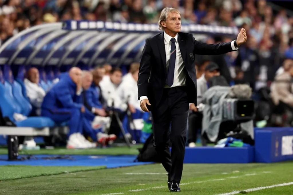 Italy's Italian headcoach Roberto Mancini looks on during the UEFA Nations League, league A day 3: Group 1, football match between France and Italy at the Stade de France stadium in Saint-Denis, near Paris, on October 2, 2026. FRANCK FIFE / AFP