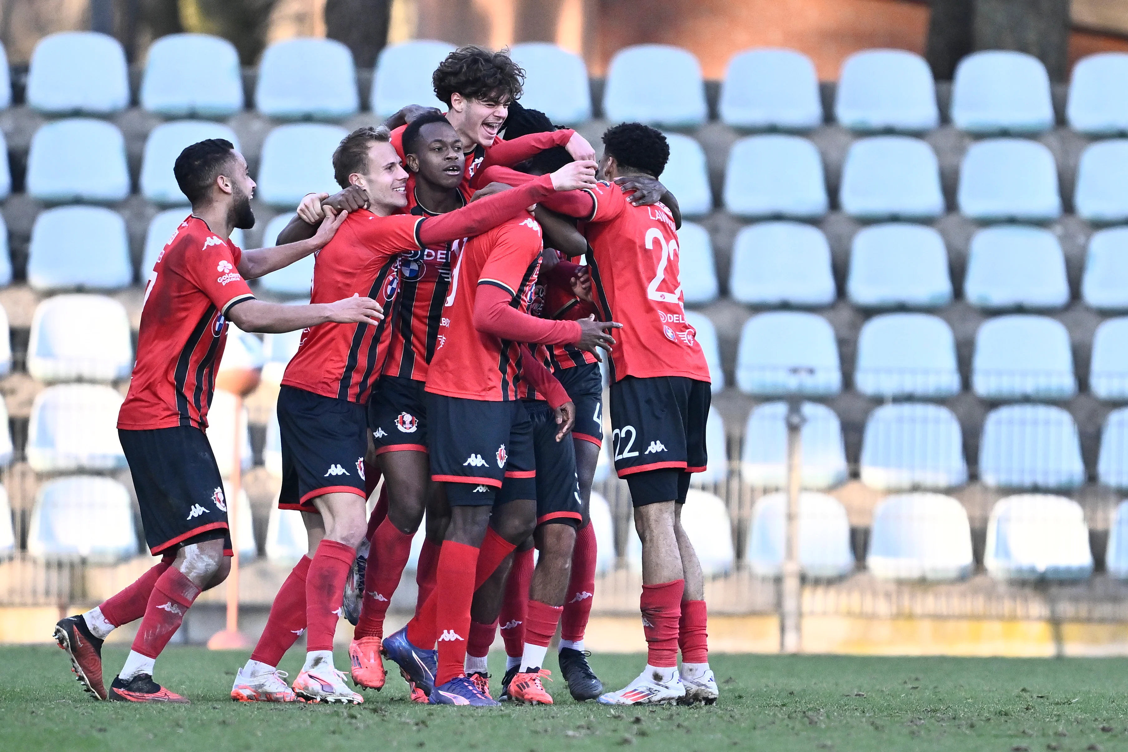 Seraing's players celebrate after scoring during a soccer match between Lommel SK and RFC Seraing, in Lommel, on day 24 of the 2024-2025 'Challenger Pro League' 1B second division of the Belgian championship, Sunday 02 March 2025. BELGA PHOTO JOHAN EYCKENS