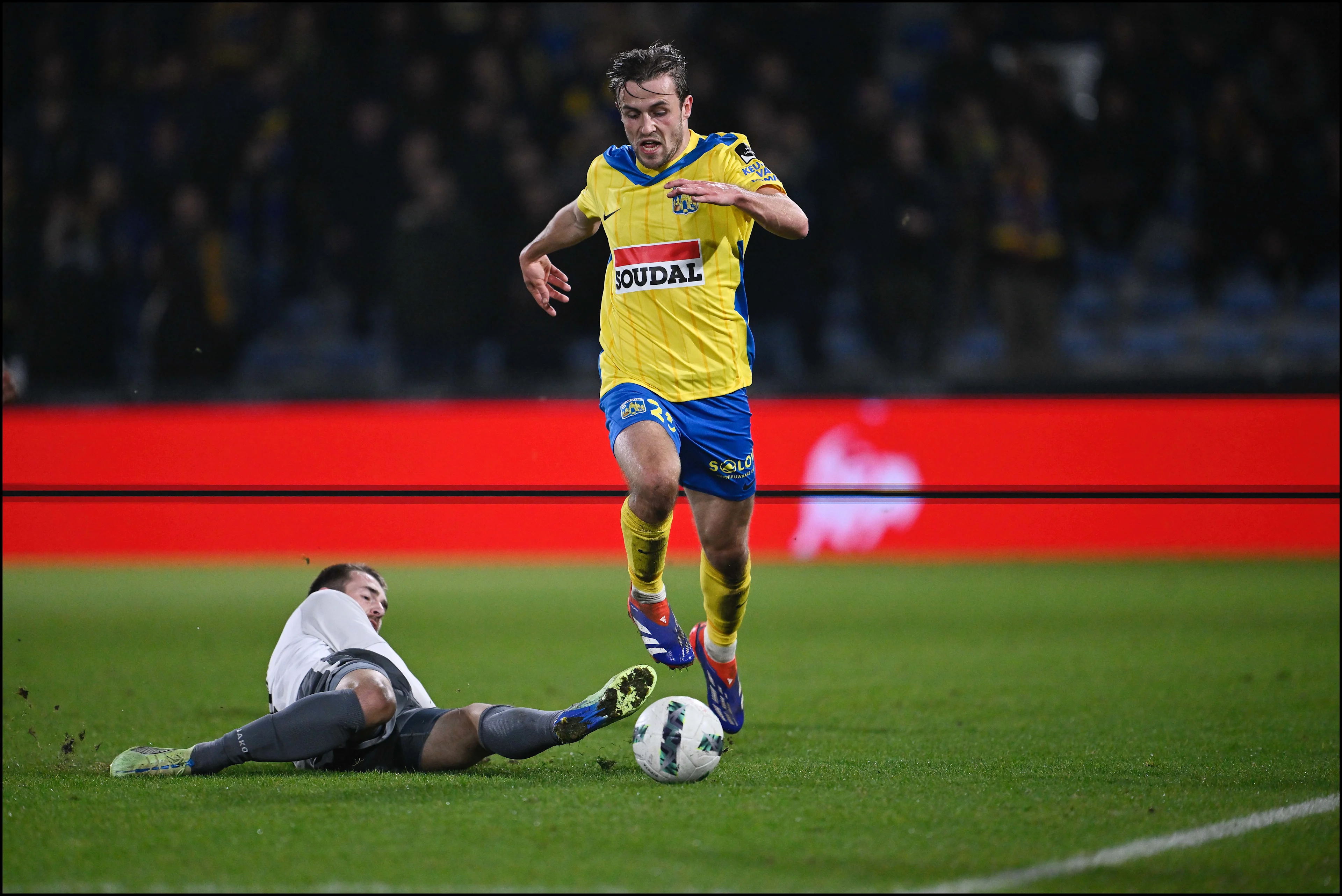 Westerlo's Tuur Rommens and Dender's Roman Kvet fight for the ball during a soccer match between KVC Westerlo and FCV Dender EH, in Westerlo, on day 13 of the 2024-2025 season of the 'Jupiler Pro League' first division of the Belgian championship, Friday 01 November 2024. BELGA PHOTO JOHAN EYCKENS