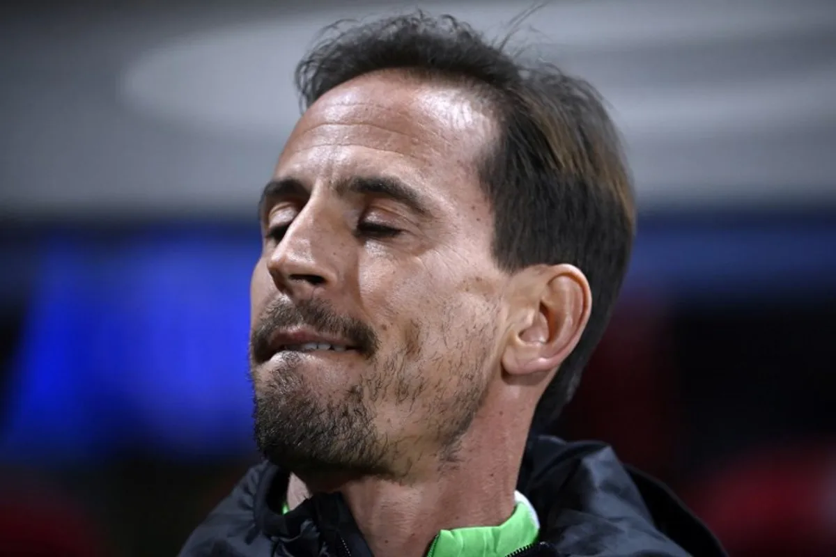 Sporting Lisbon's Portuguese coach Joao Pereira reacts during the Portuguese League football match between Gil Vicente FC and Sporting CP at the at the Cidade de Barcelos stadium in Barcelos, on December 22, 2024.  MIGUEL RIOPA / AFP