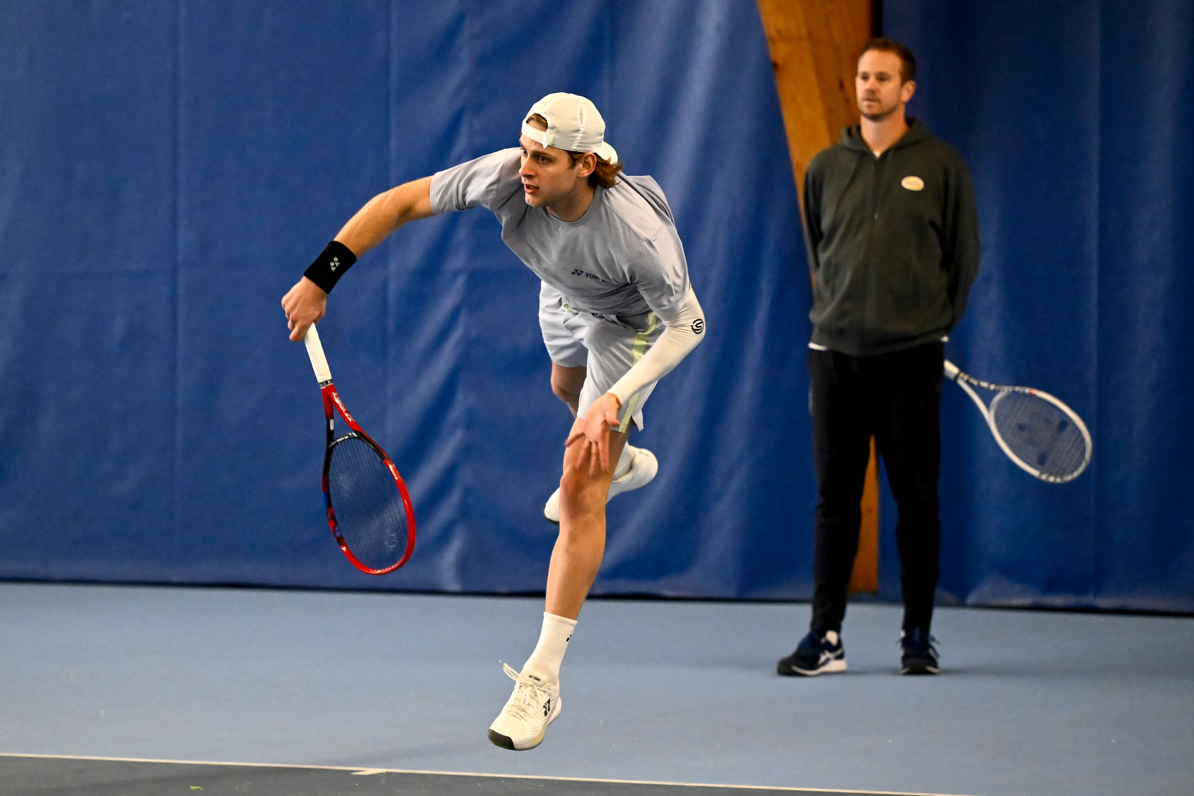 Former Belgian player Kristof Vliegen, Belgian Zizou Bergs and Belgian assistant coach Ruben Bemelmans pictured during a training ahead of a press conference of tennis player Bergs on his collaboration with coach Vliegen, on Thursday 21 November 2024 in Wilrijk, Antwerp. BELGA PHOTO DIRK WAEM