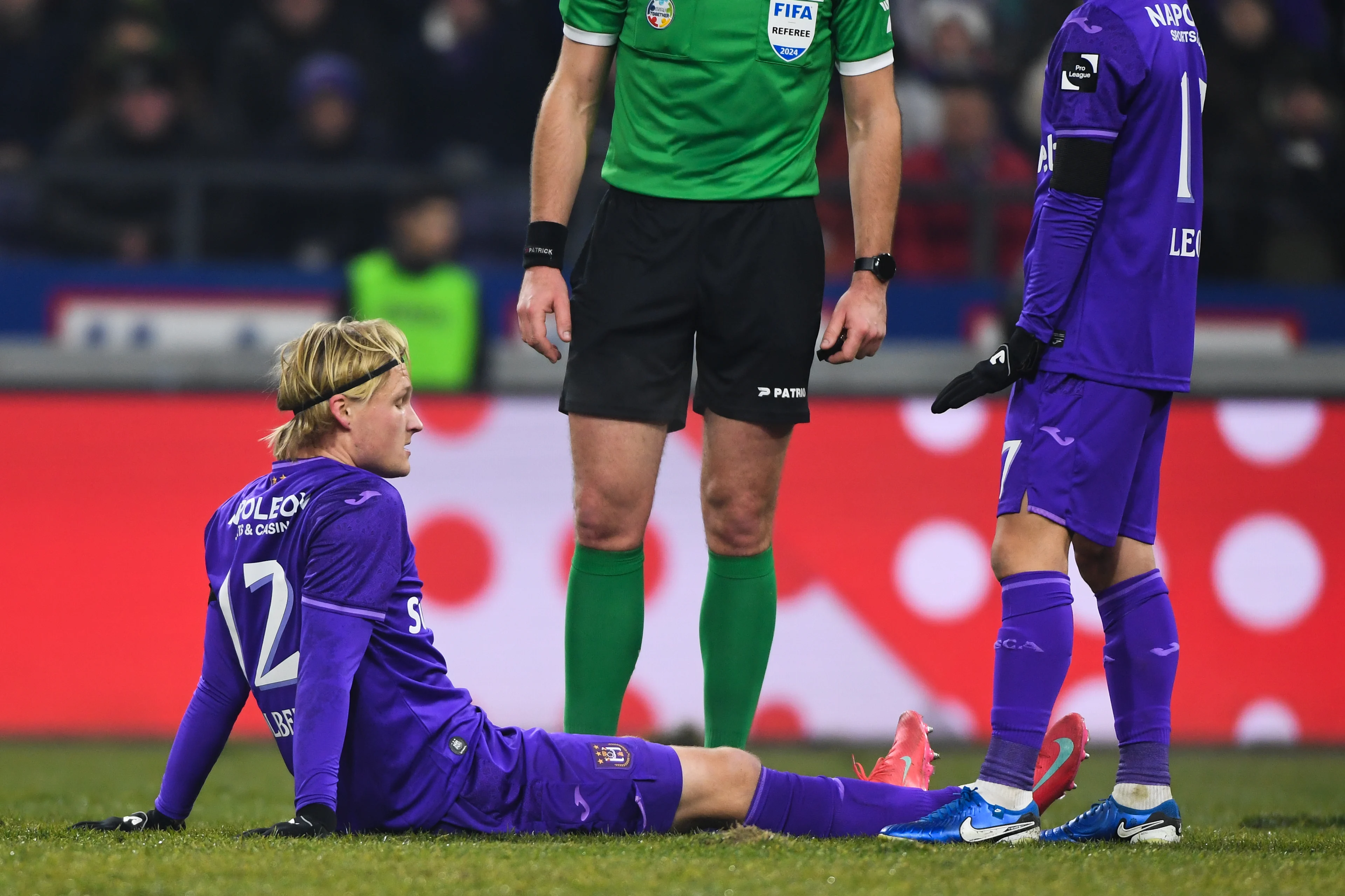 Anderlecht's Kasper Dolberg Rasmussen lies injured on the ground during a soccer game between RSC Anderlecht and Club Brugge, Sunday 12 January 2025 in Brussels, on day 21 of the 2024-2025 season of 'Jupiler Pro League' first division of the Belgian championship. BELGA PHOTO JILL DELSAUX