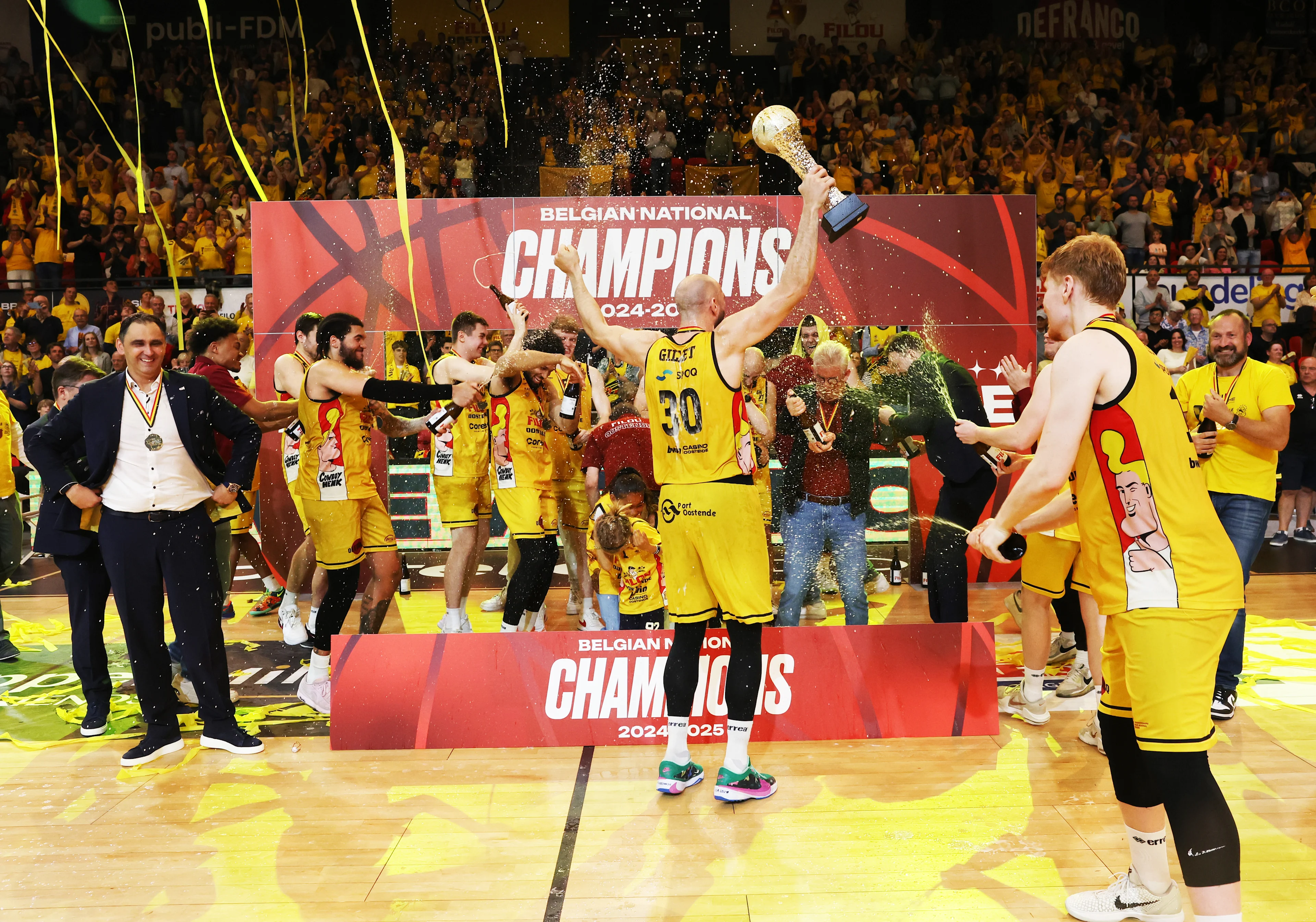 Oostende's players and staff celebrate after winning the Belgian BNXT championship, Saturday 07 June 2025 in Oostende. BC Oostende defeats Kangoeroes Mechelen 100-76 in the fourth game of the best-of-5 finals in the playoffs of the 'BNXT League' Belgian/ Dutch first division basket championship. BELGA PHOTO KURT DESPLENTER