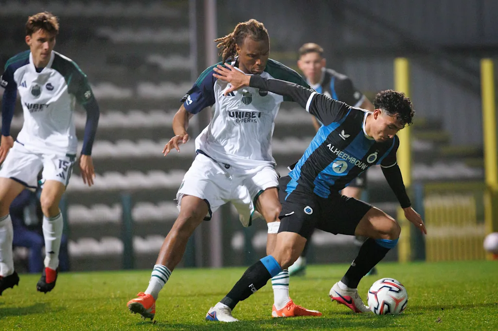 Hasselt's Cheick Thiam and Club's Al-Hassan Kamara fight for the ball during a soccer match between Club NXT (Club Brugge u21) and Sporting Hasselt, Saturday 31 October 2026 in Roeselare, on day 9 of the 2026-2027 'Challenger Pro League' 1B second division of the Belgian championship. BELGA PHOTO KURT DESPLENTER