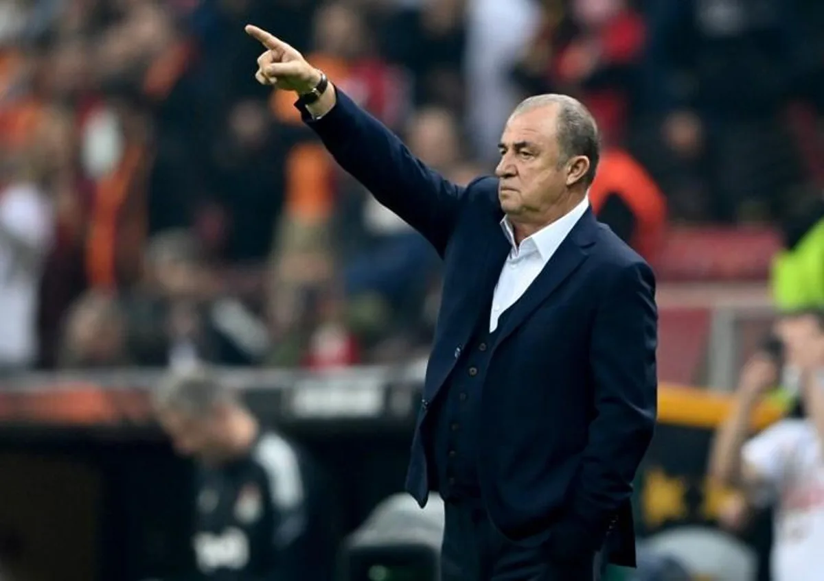 Galatasaray's Turkish head coach Fatih Terim gives instructions to his players during the UEFA Europa League Group E football match between Galatasaray and Lokomotiv Moscow at the Nef Ali Samiyen stadium, in Istanbul, on November 4, 2021.   Ozan KOSE / AFP