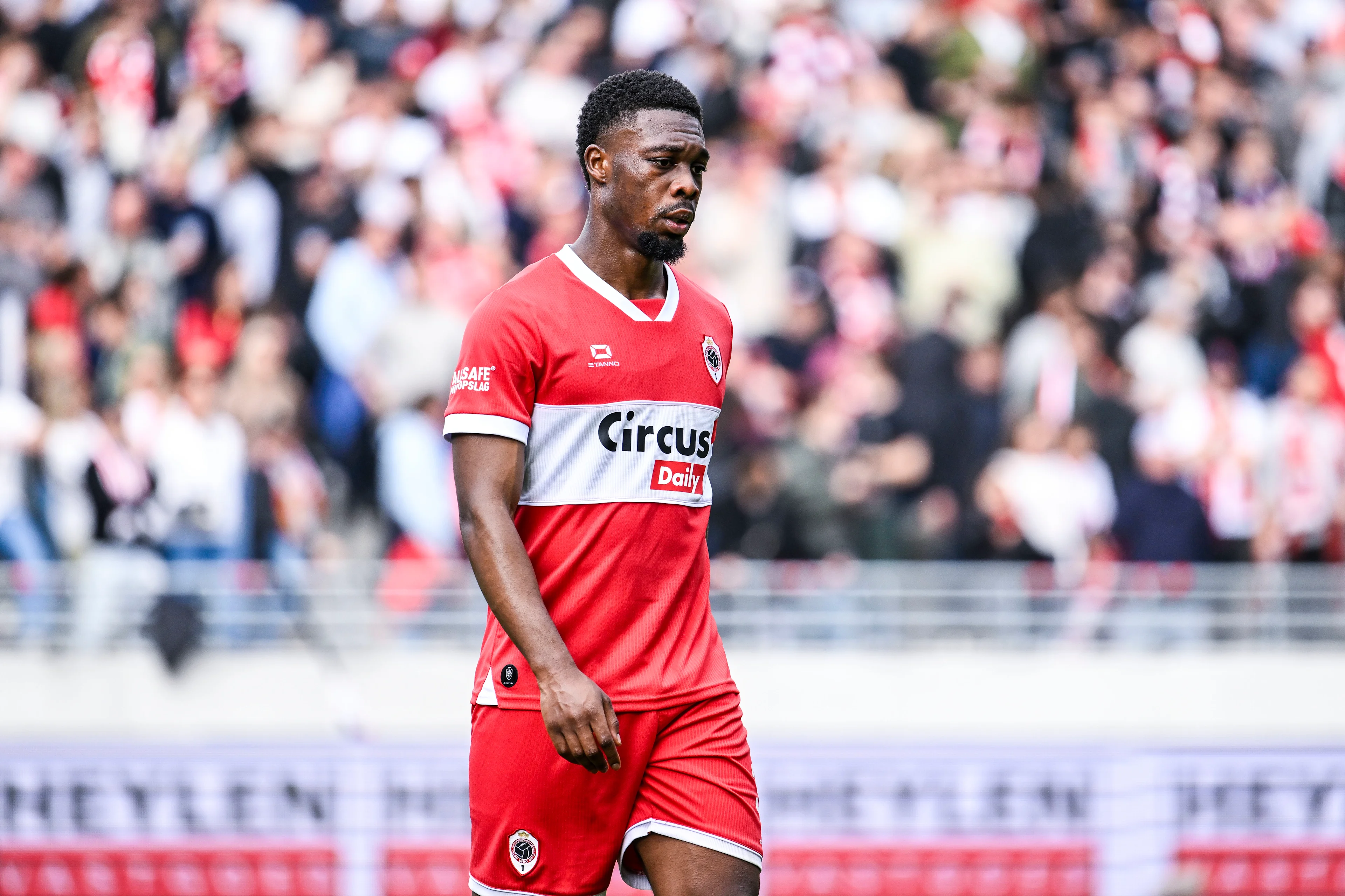 Antwerp's Christopher Scott looks dejected after losing a soccer match between Royal Antwerp FC and Standard de Liege, Sunday 03 May 2026 in Antwerp, on the sixth day of the Europe Play-offs (PO3) of the 2025-2026 'Jupiler Pro League' first division of the Belgian championship. BELGA PHOTO TOM GOYVAERTS
