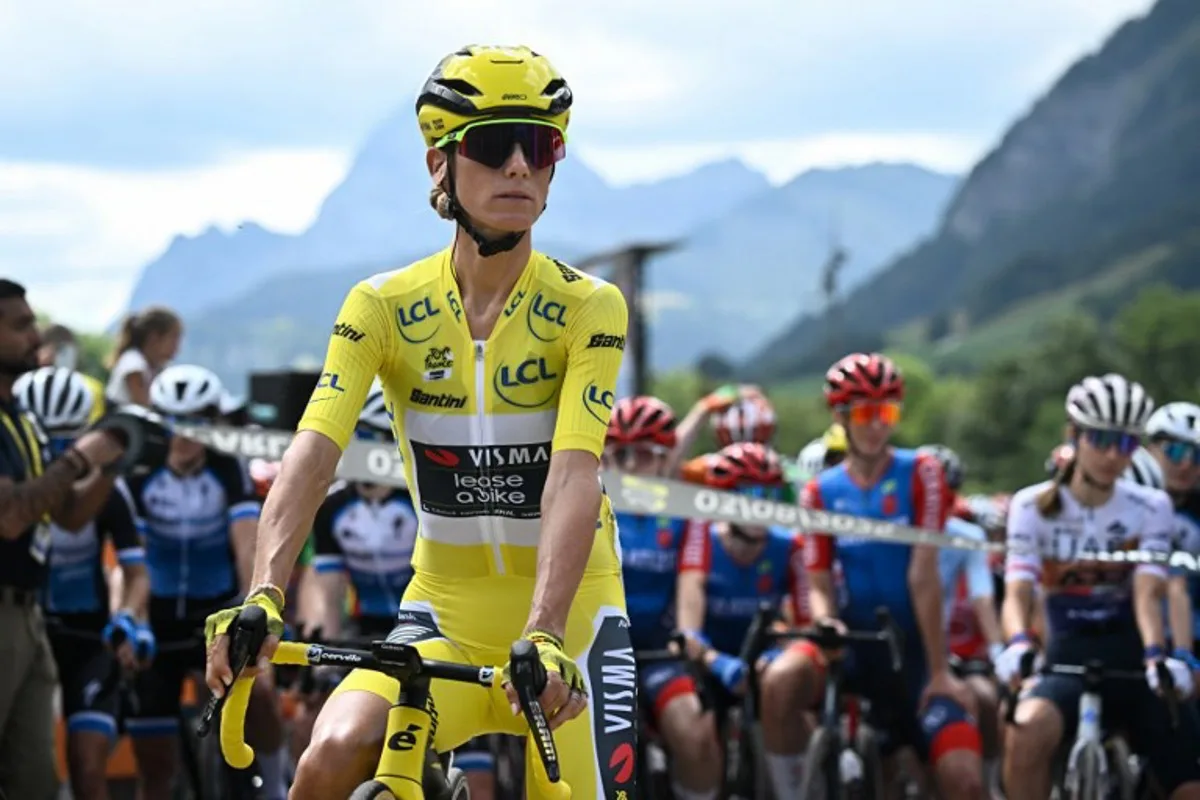 Yellow jersey of overall leader, Team Visma | Lease a Bike's French rider Pauline Ferrand-Prevot waits for the start of the 9th and final stage (out of 9) of the fourth edition of the Women's Tour de France cycling race, 124.1 km from Praz-sur-Arly to Chatel, in Praz-sur-Arly eastern France, on August 3, 2025. JULIEN DE ROSA / AFP