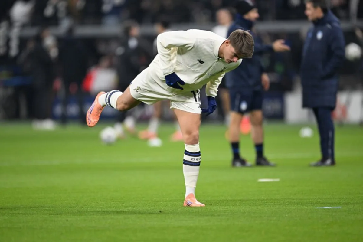Atalanta's Belgian forward #17 Charles De Ketelaere warms up prior to the start of the UEFA Champions League league phase day 5 football match between Eintracht Frankfurt and Atalanta Bergamo in Frankfurt, Germany, on November 26, 2025. Kirill KUDRYAVTSEV / AFP